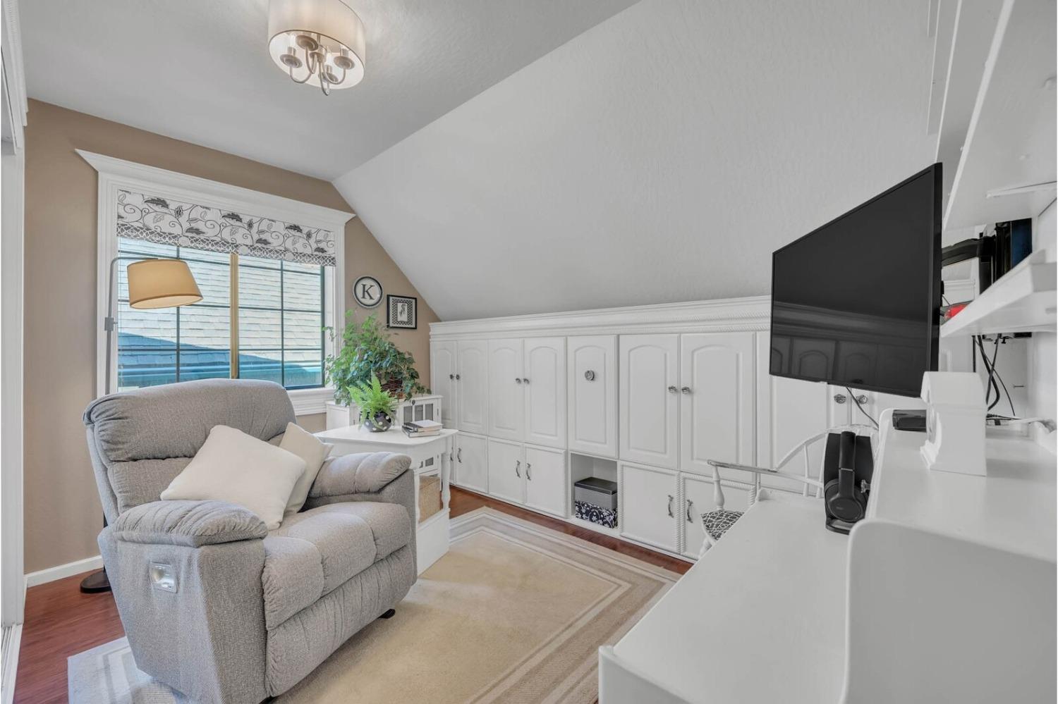 11560 Meadow View Way