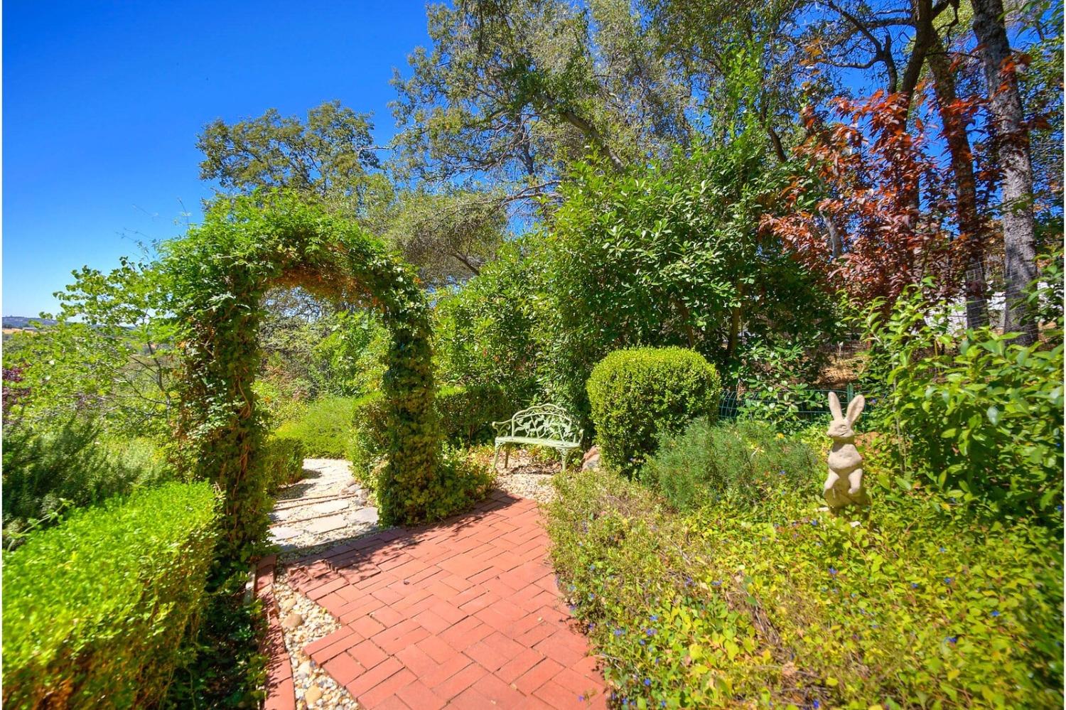 11560 Meadow View Way