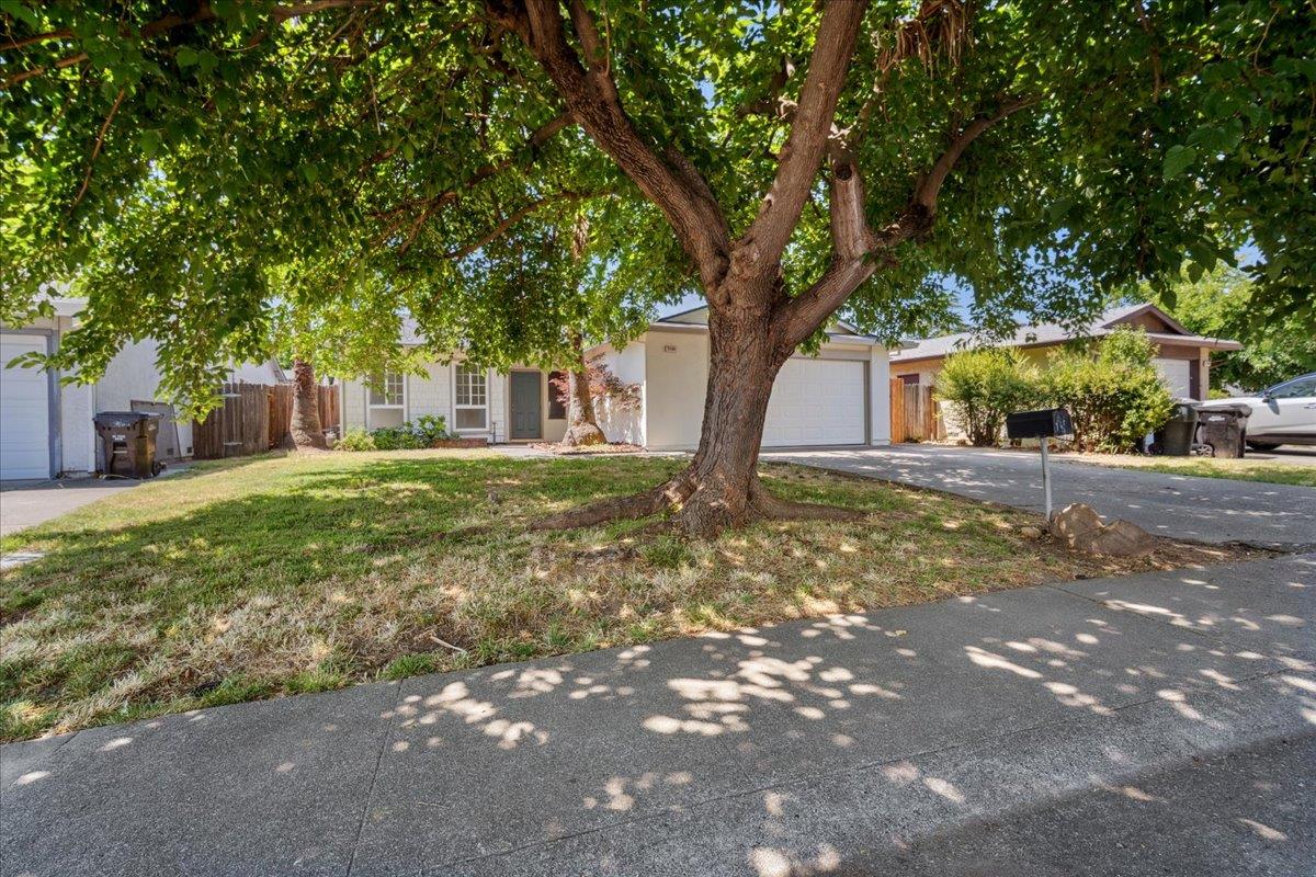 7104 Catamaran Drive