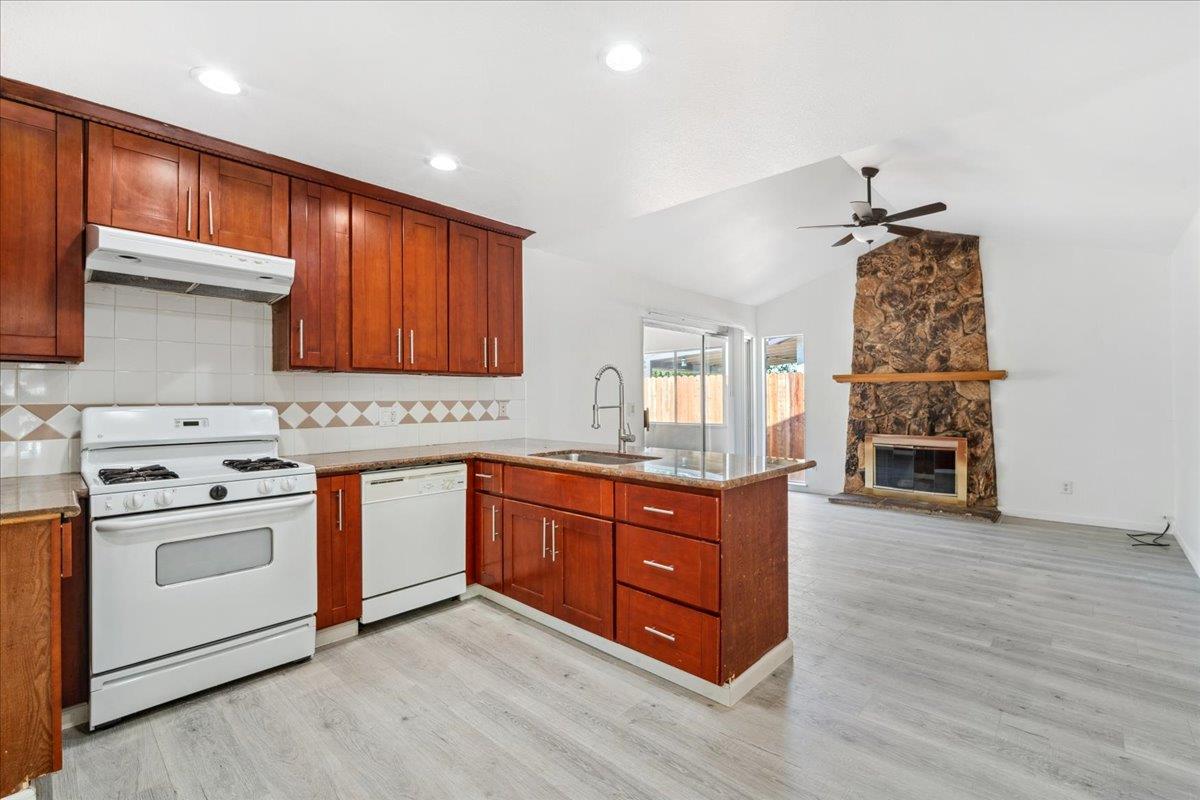 7104 Catamaran Drive