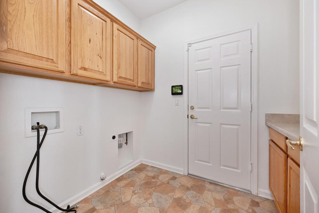 7552 School House Lane