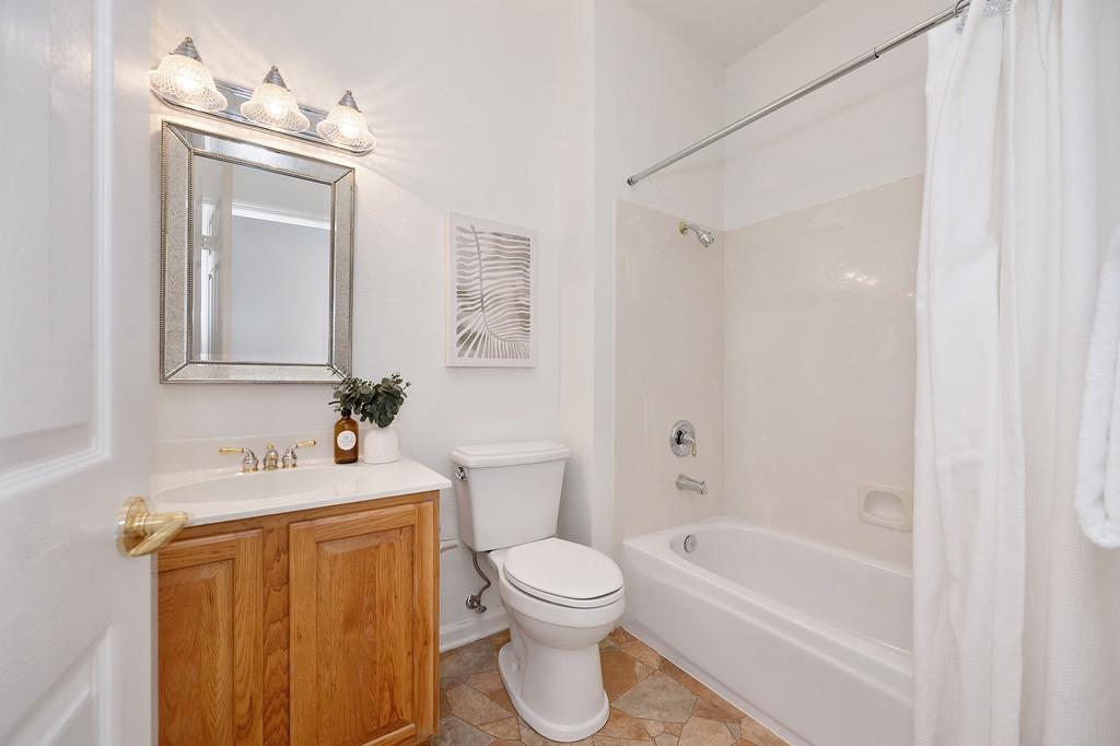 7552 School House Lane