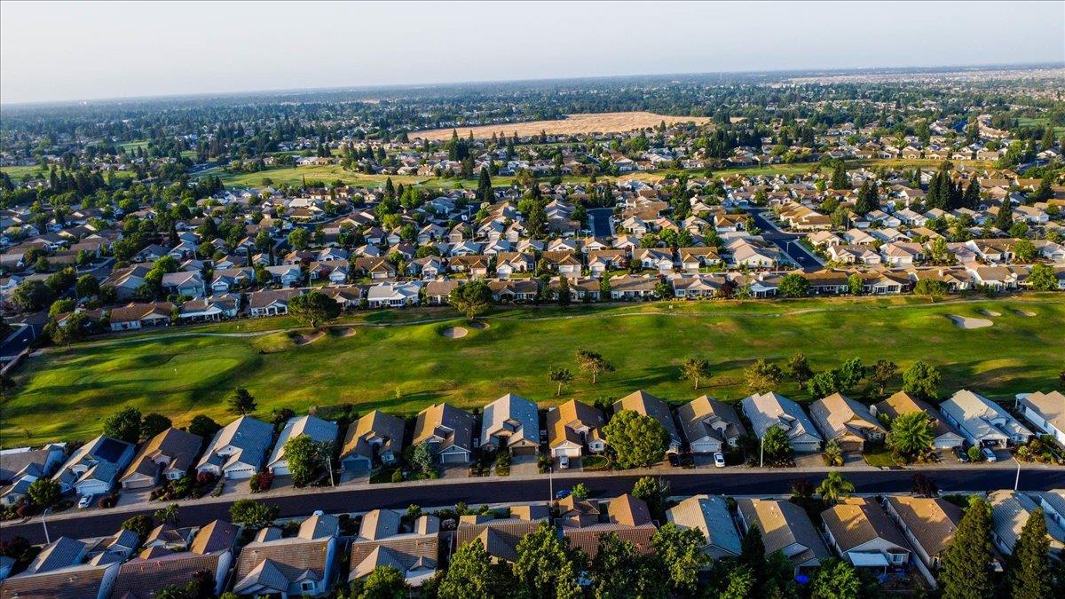 7552 School House Lane