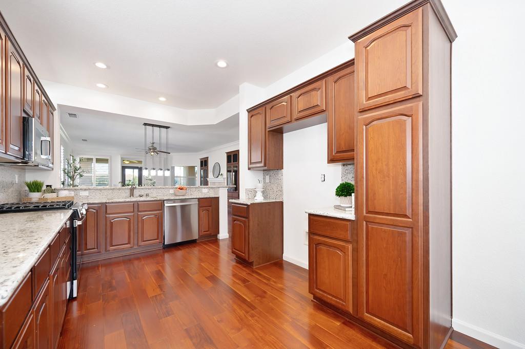 7552 School House Lane