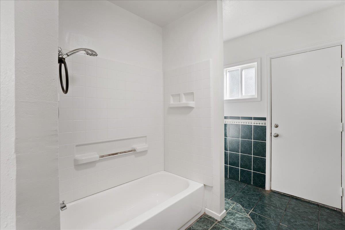 1025 Frederick Street