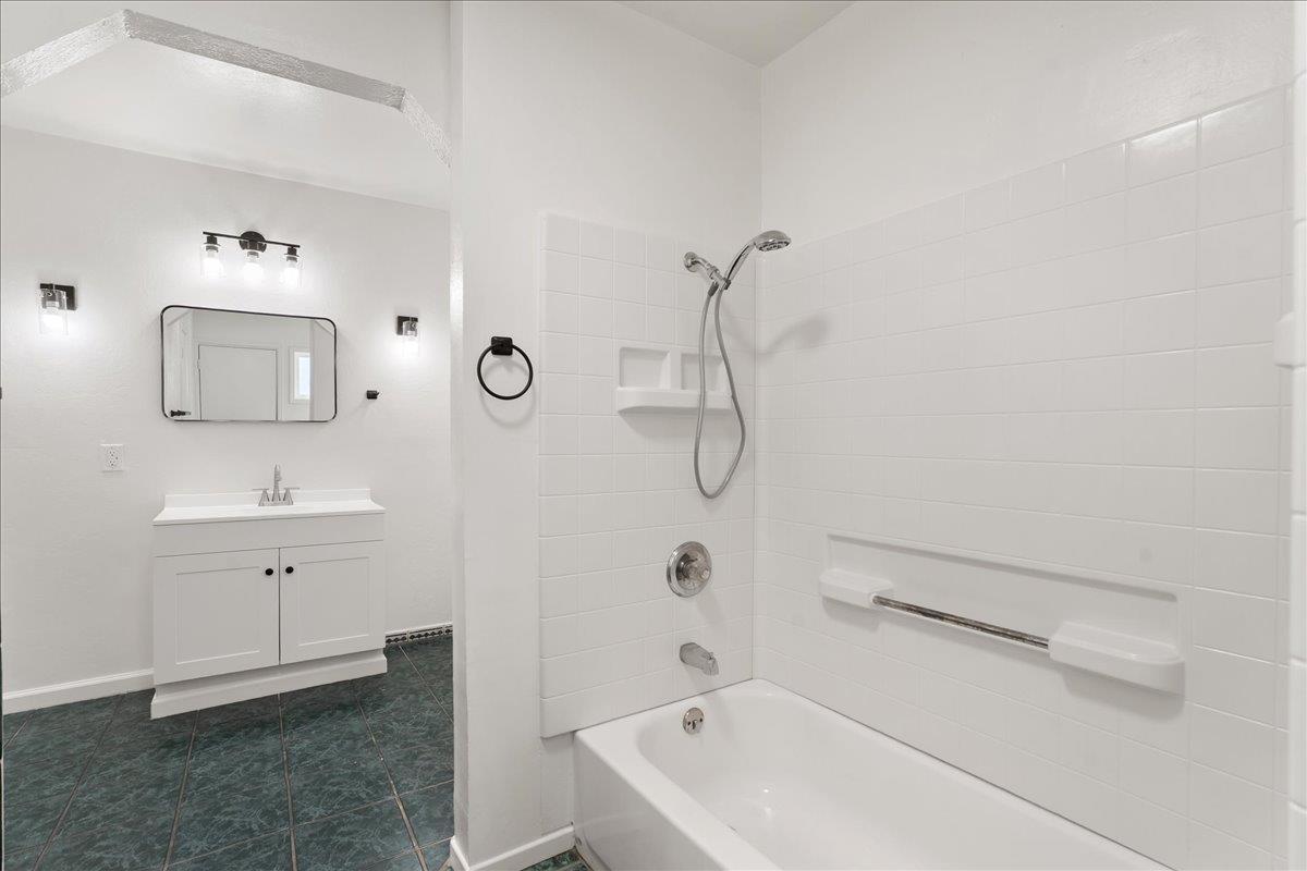 1025 Frederick Street