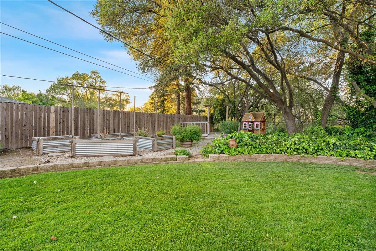 1022 Charleston Circle