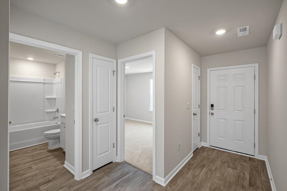 130 St James Way
