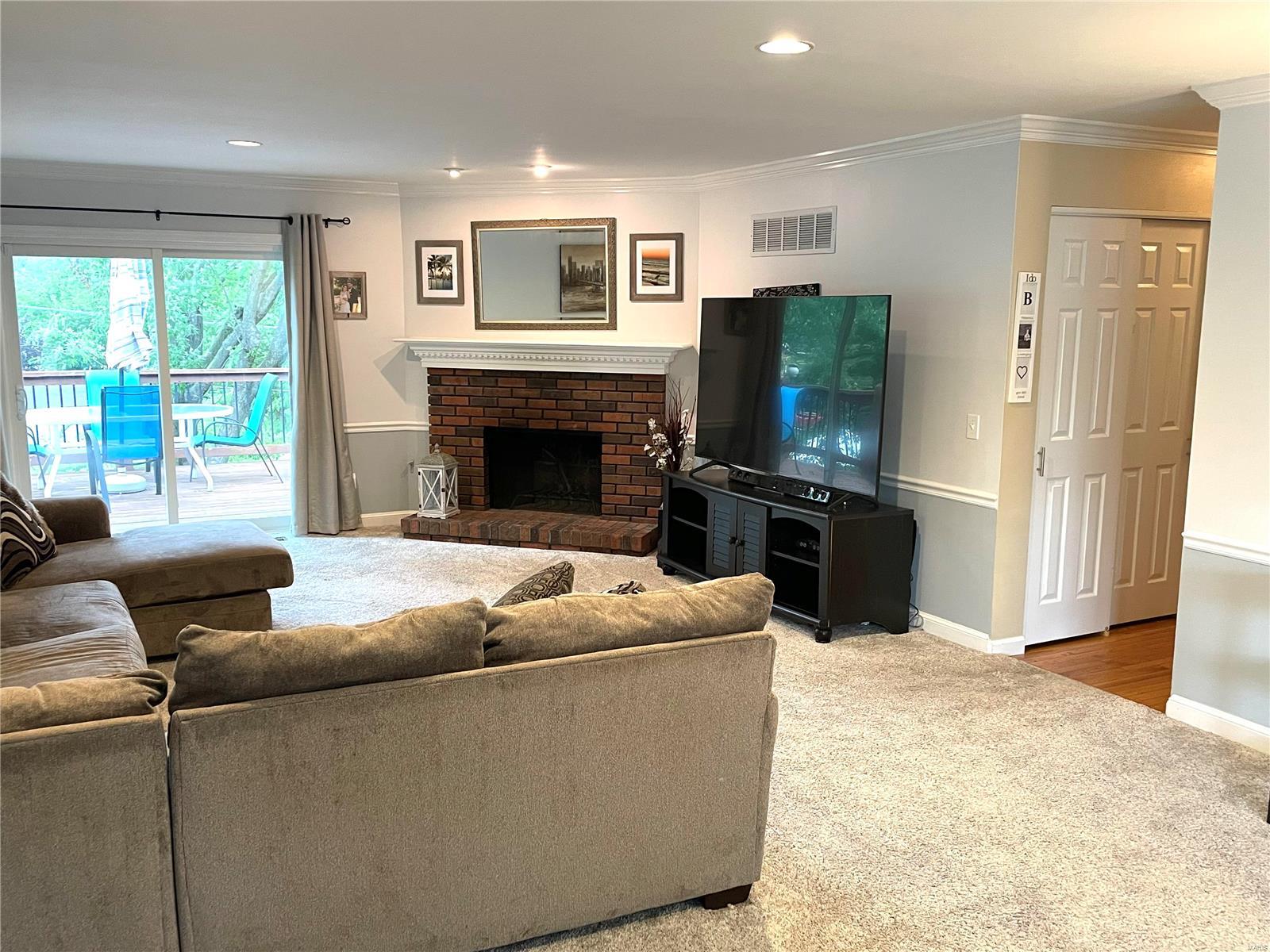 2371 Crestline Drive