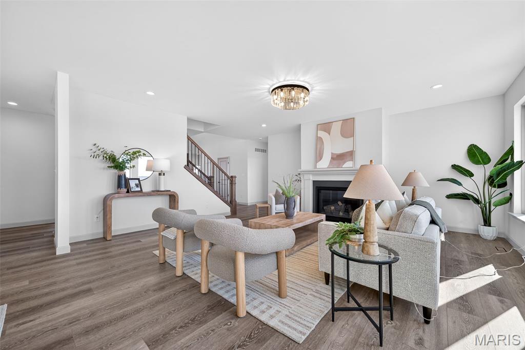 1 Country House Court