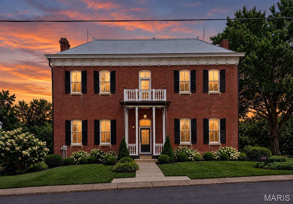 5589 Walnut Street