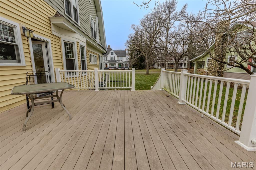 905 E 1st North Street