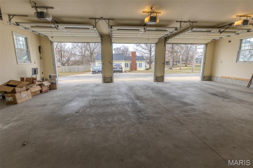 905 E 1st North Street