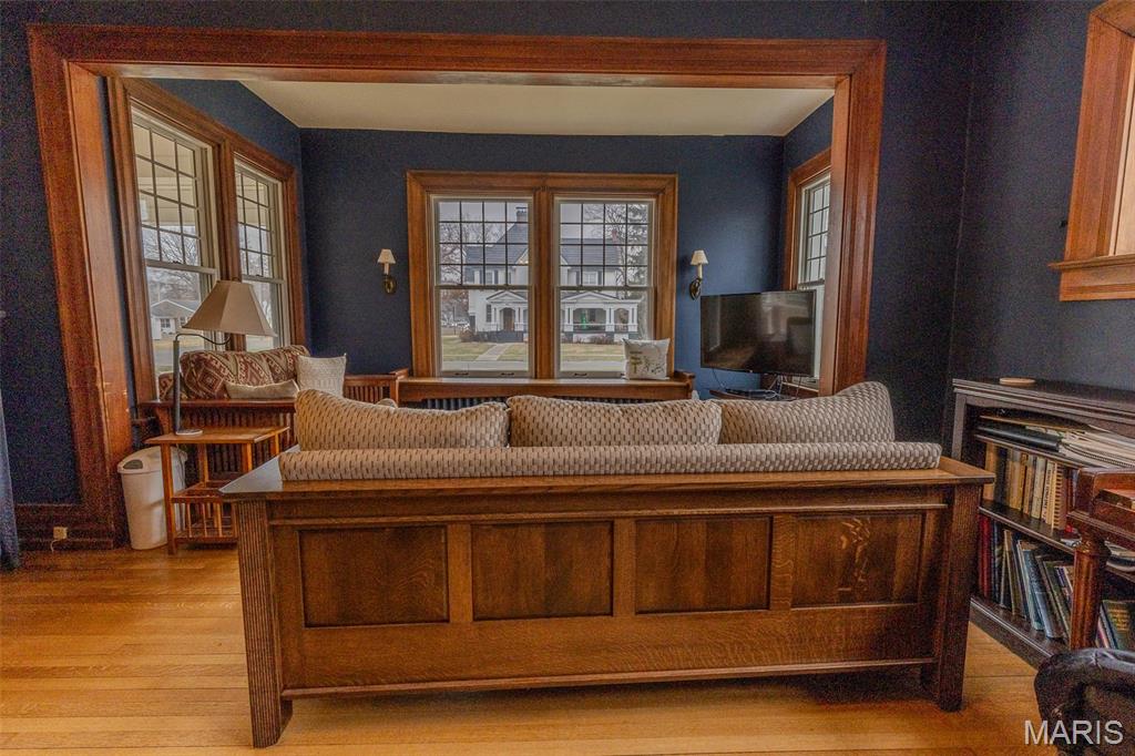 905 E 1st North Street