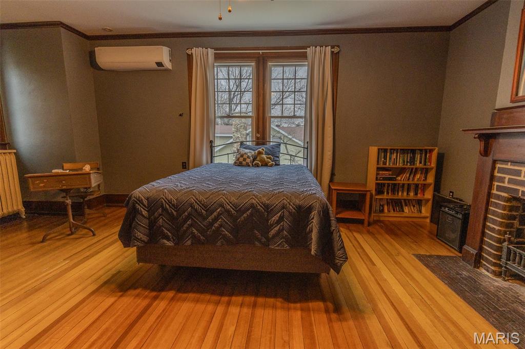 905 E 1st North Street