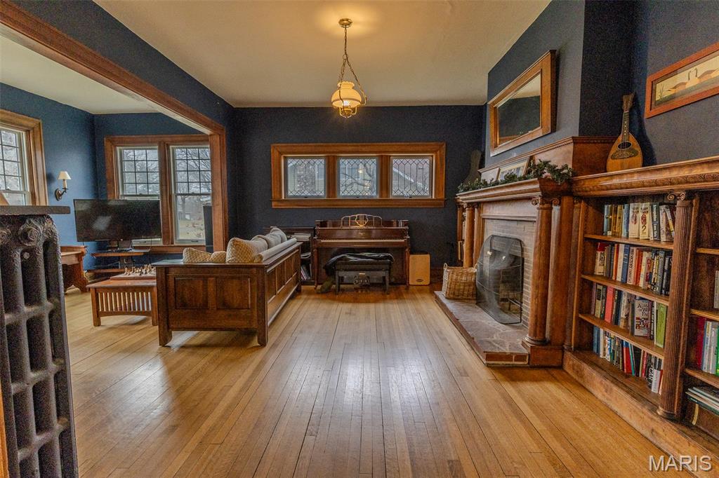 905 E 1st North Street