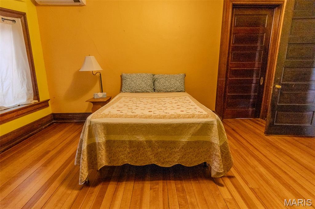 905 E 1st North Street