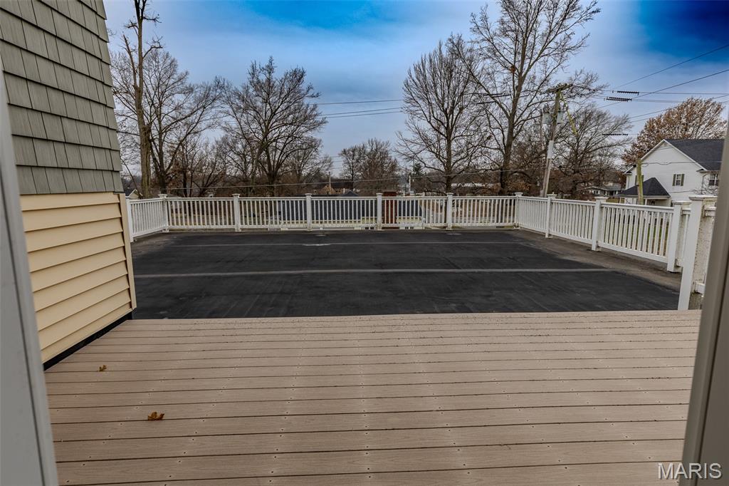 905 E 1st North Street