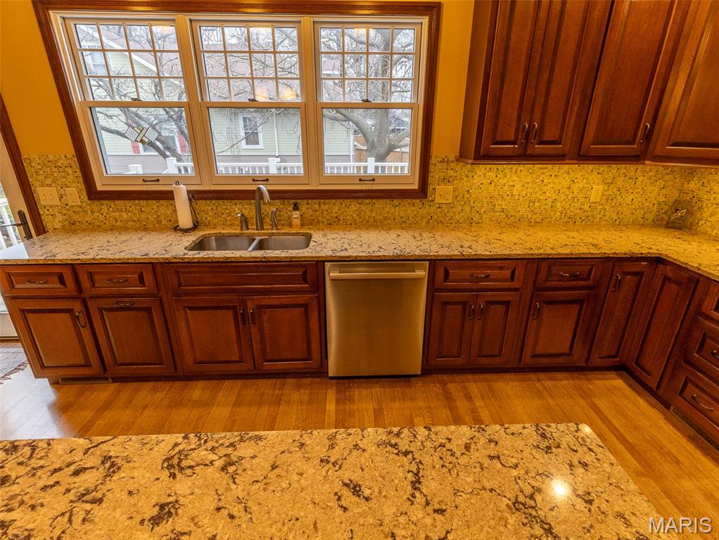 905 E 1st North Street