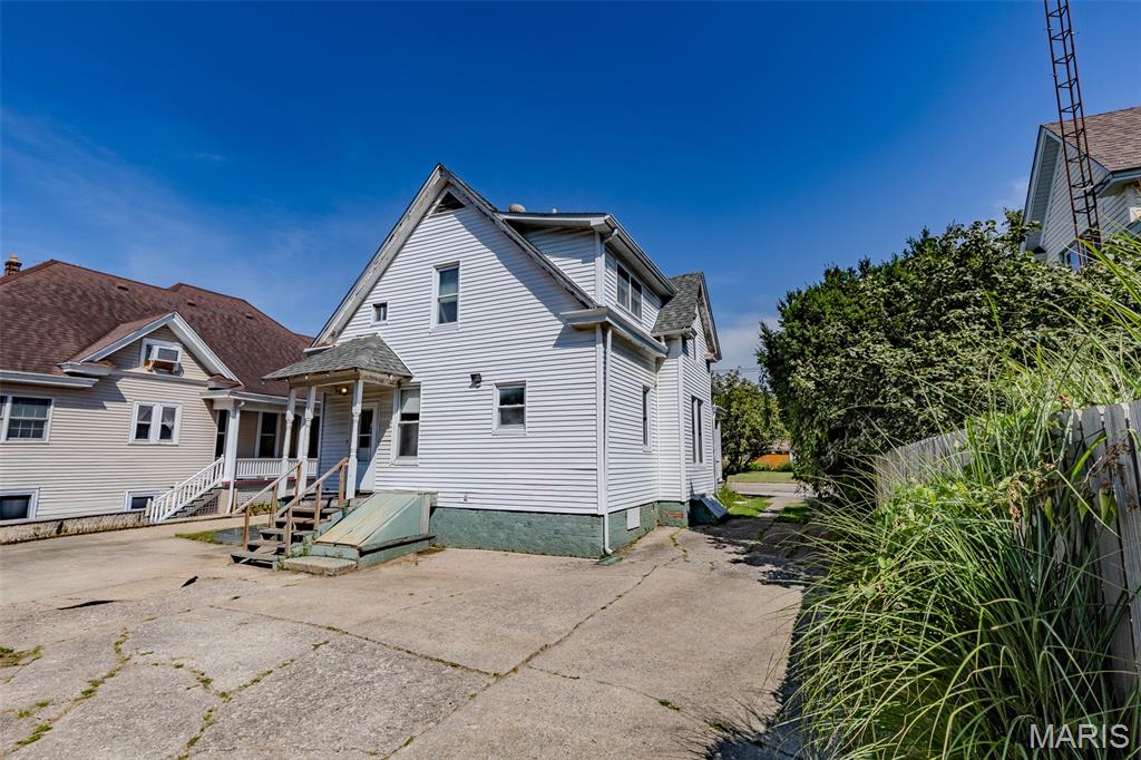 415 E 1st South Street