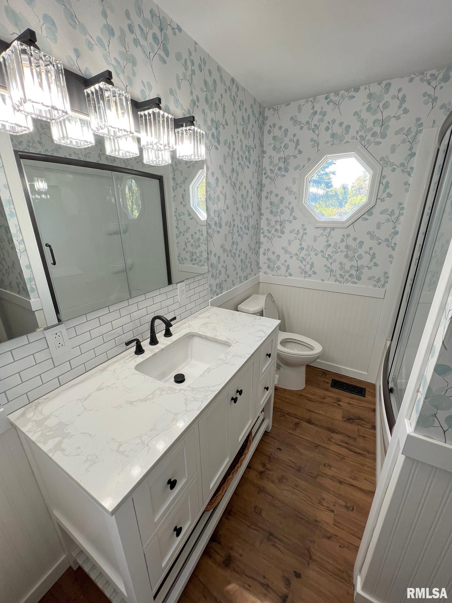 613 E NICHOLAS Street