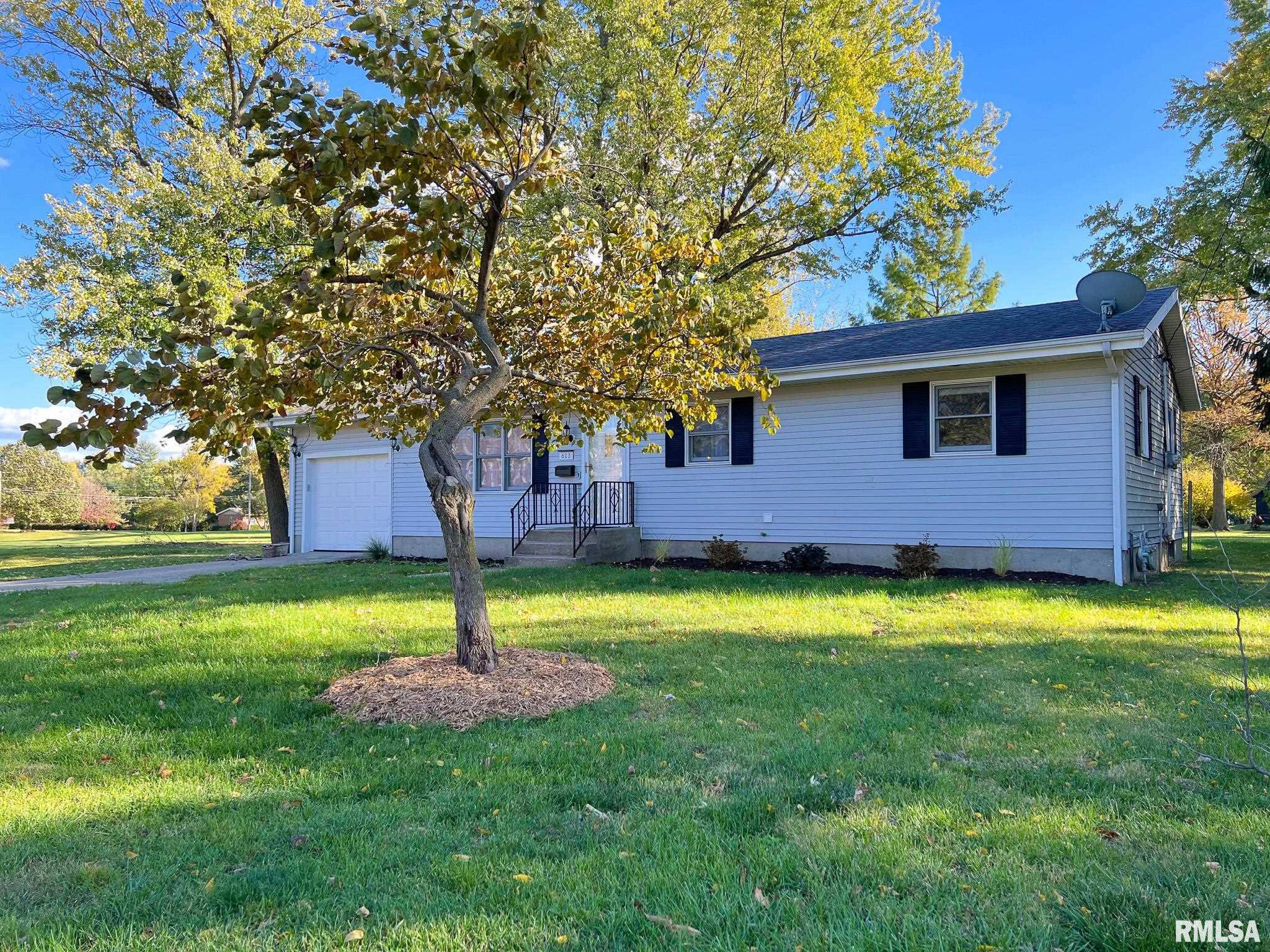 613 E NICHOLAS Street