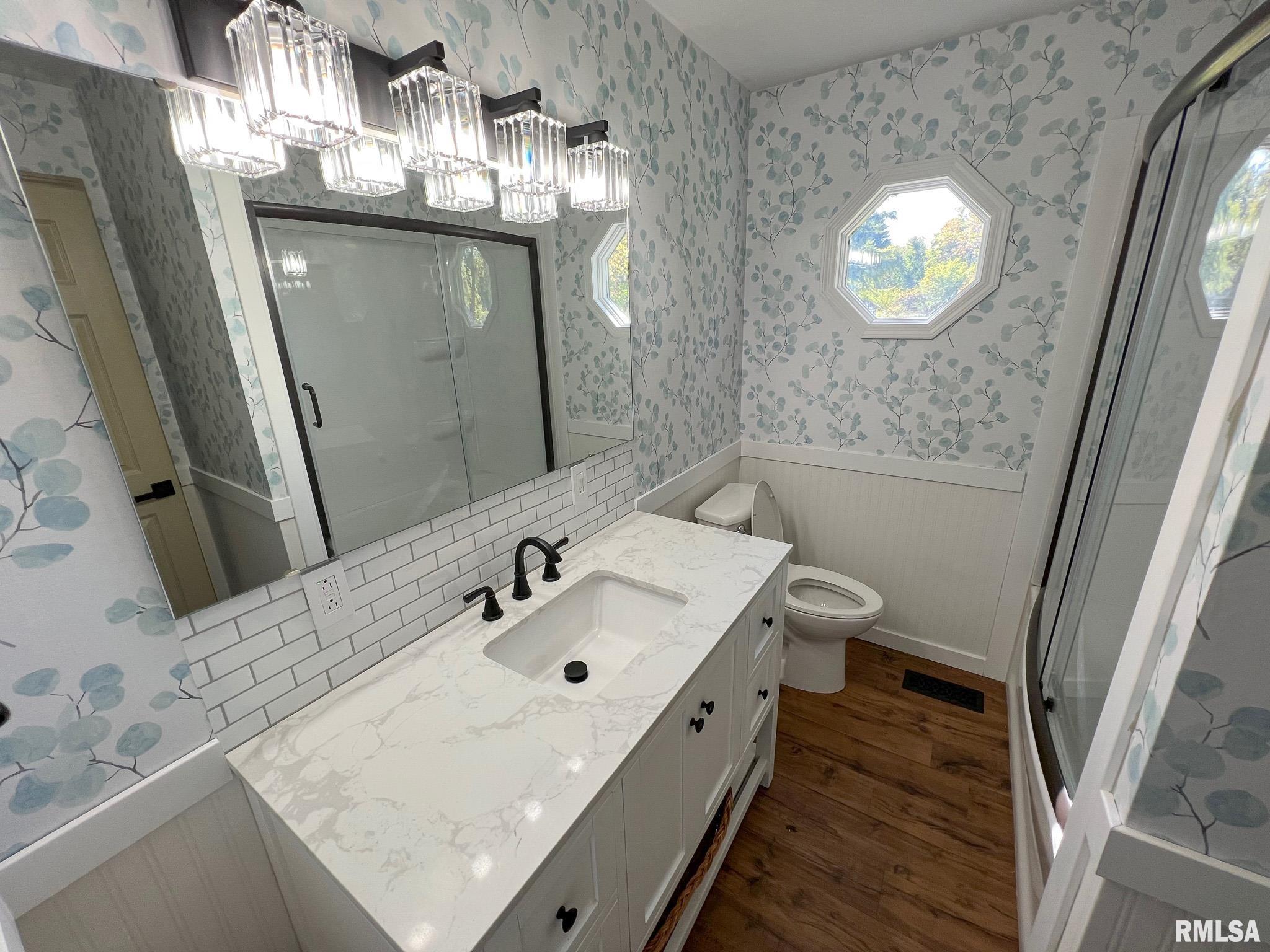 613 E NICHOLAS Street