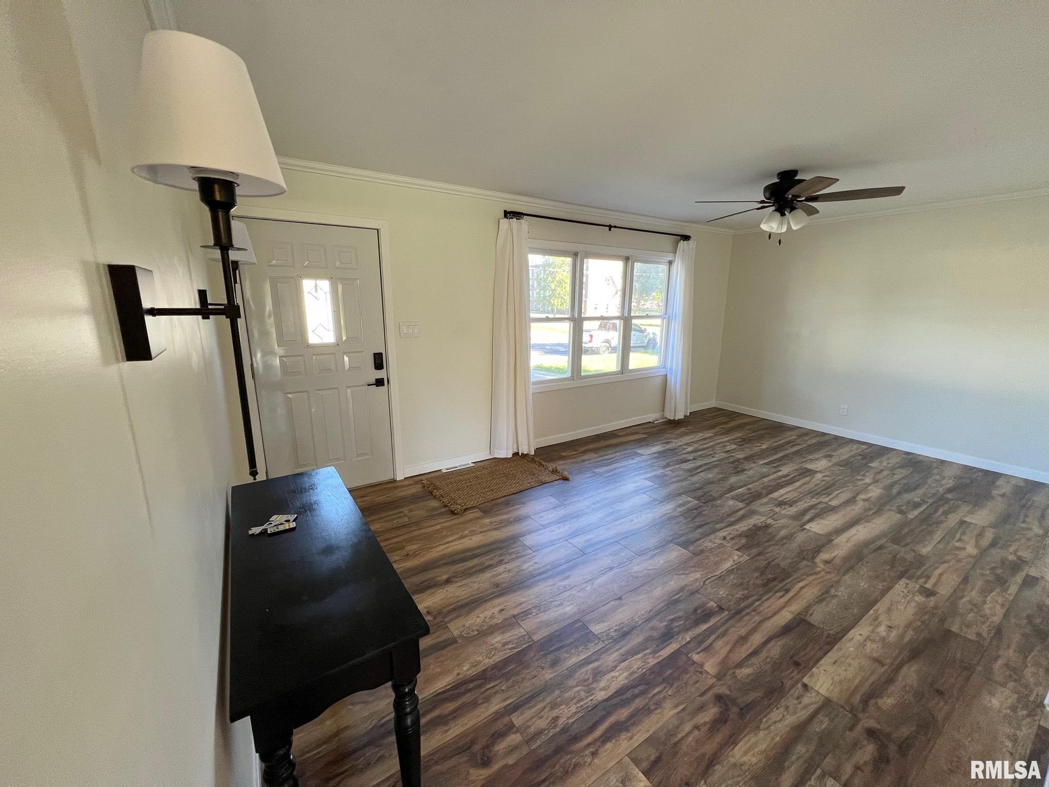 613 E NICHOLAS Street