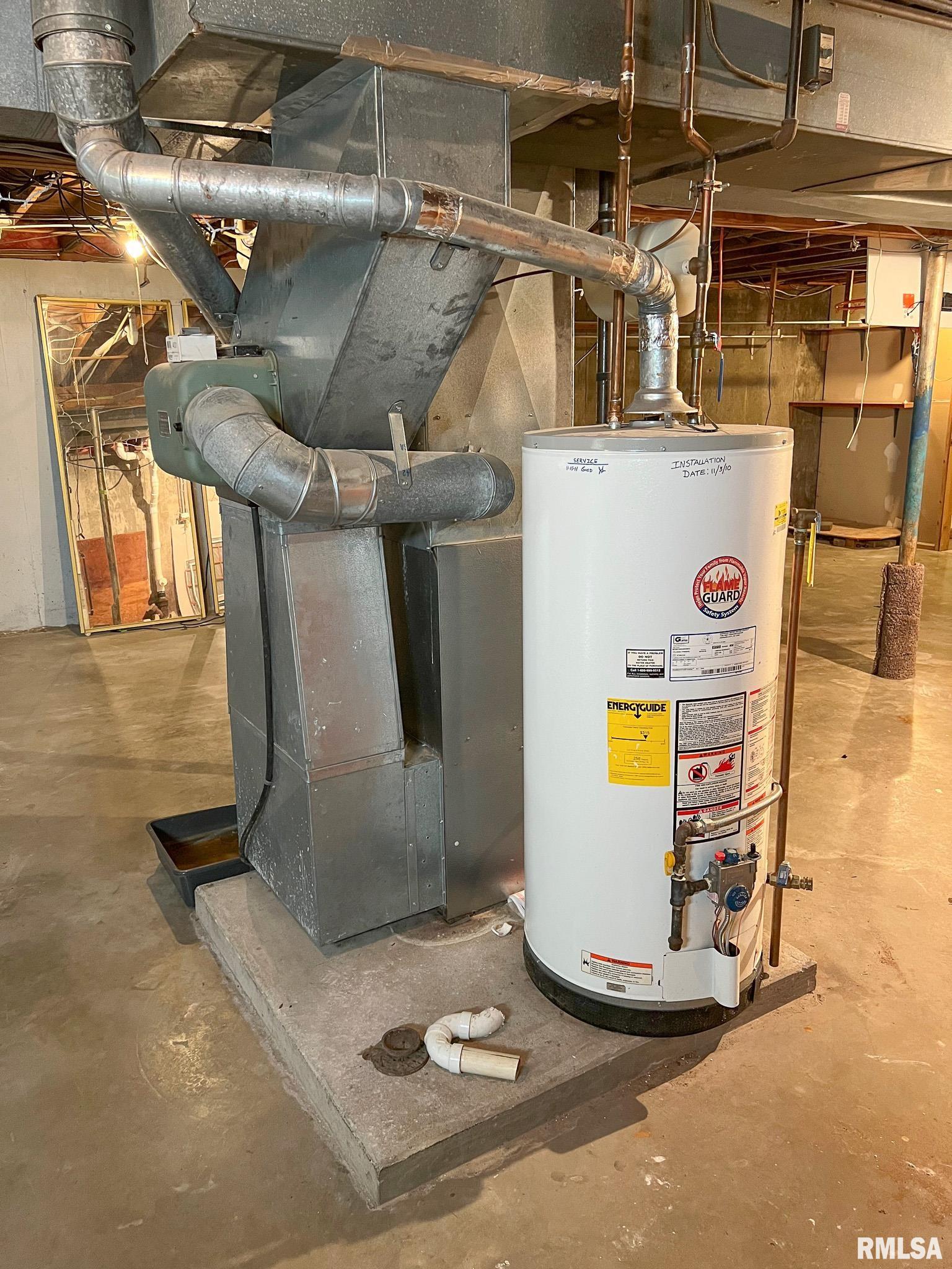 613 E NICHOLAS Street