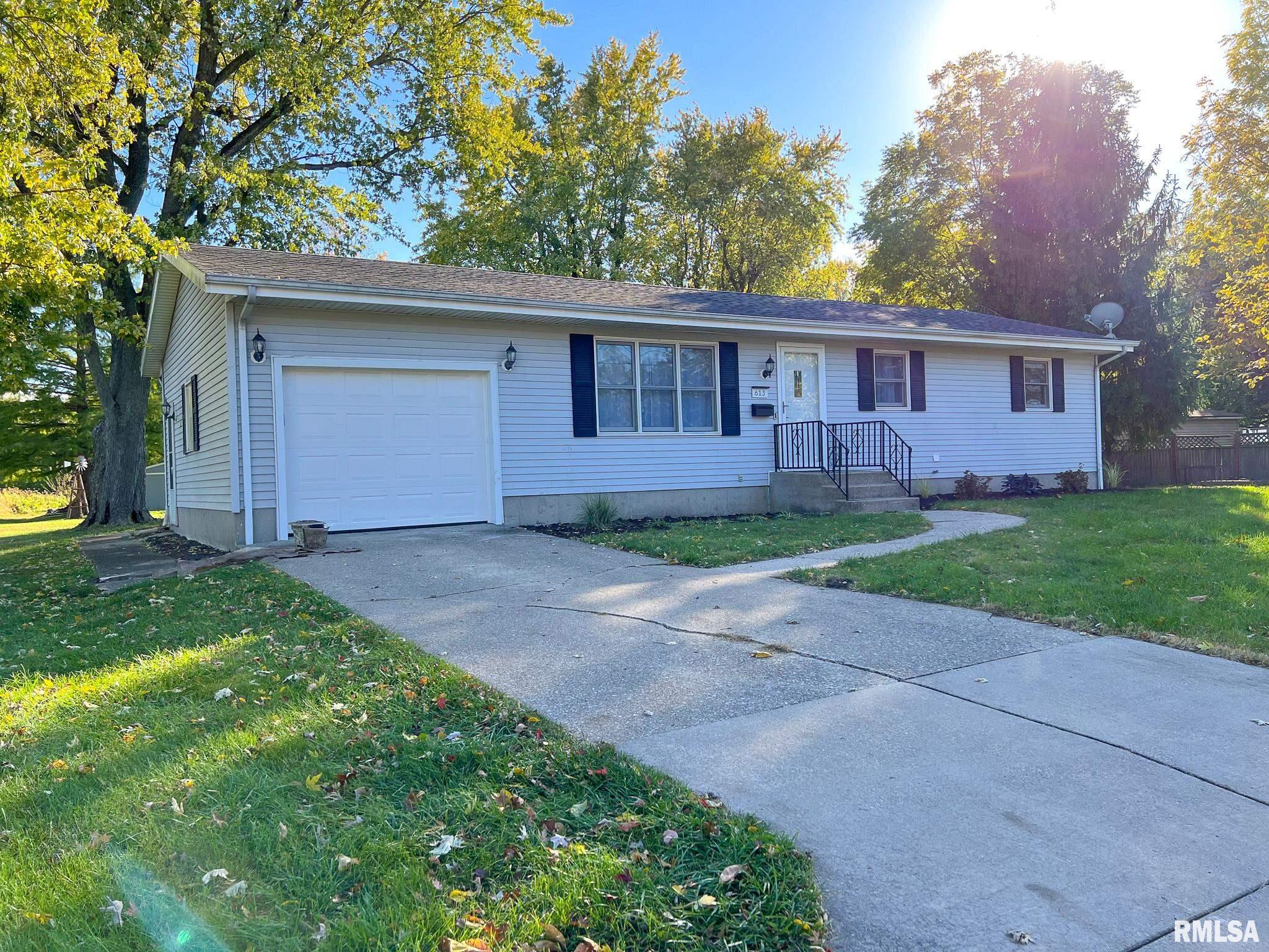 613 E NICHOLAS Street