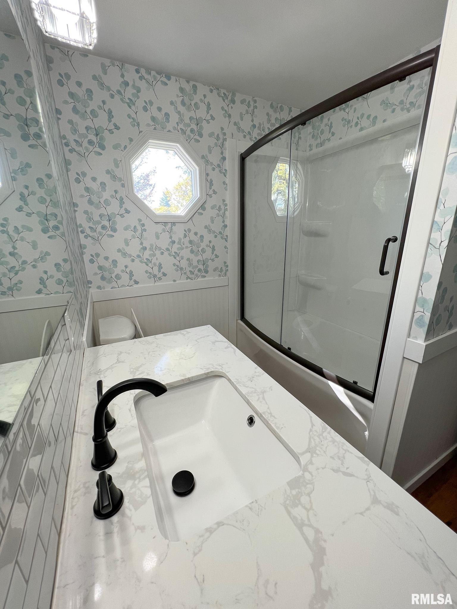 613 E NICHOLAS Street