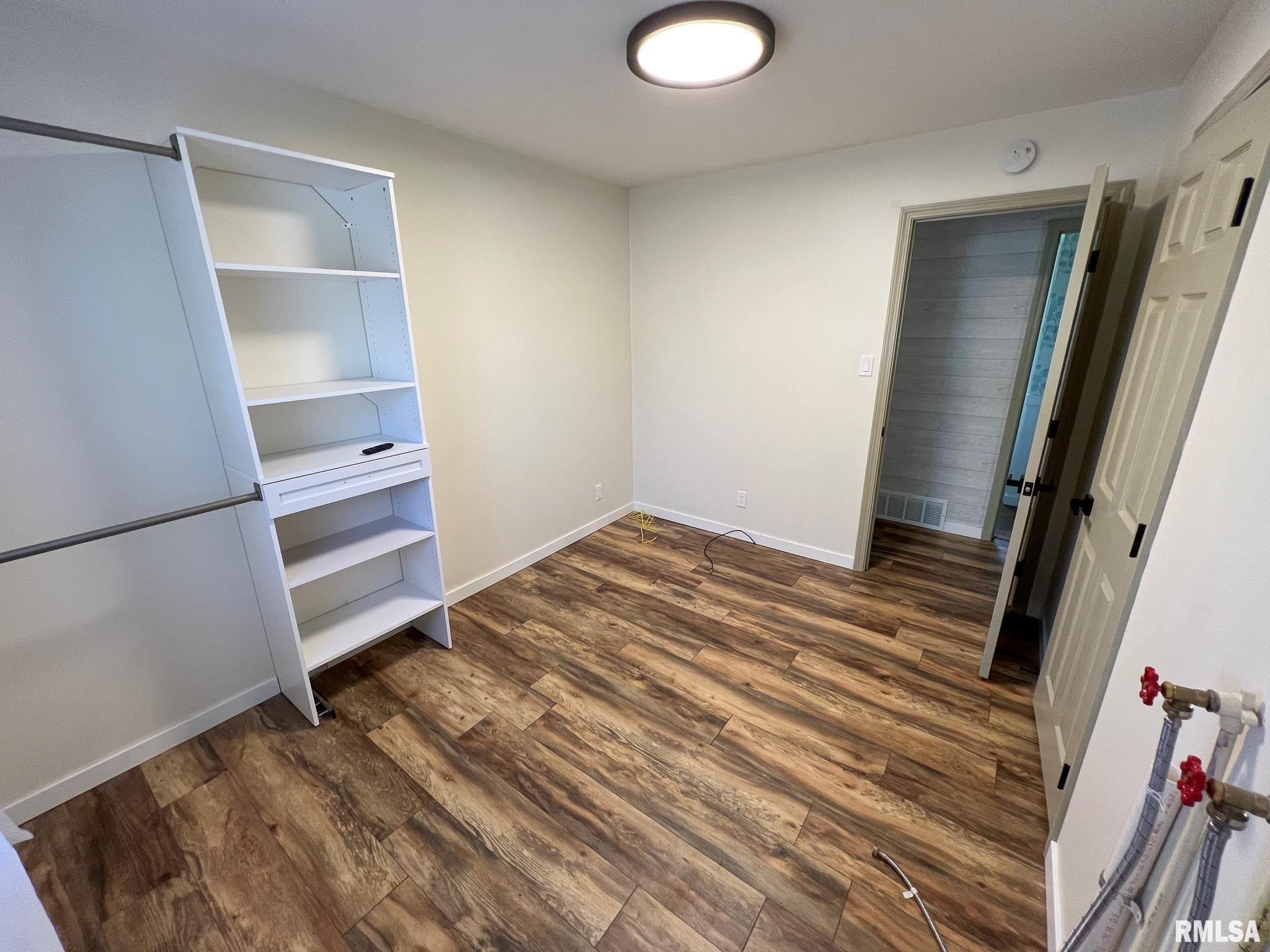 613 E NICHOLAS Street