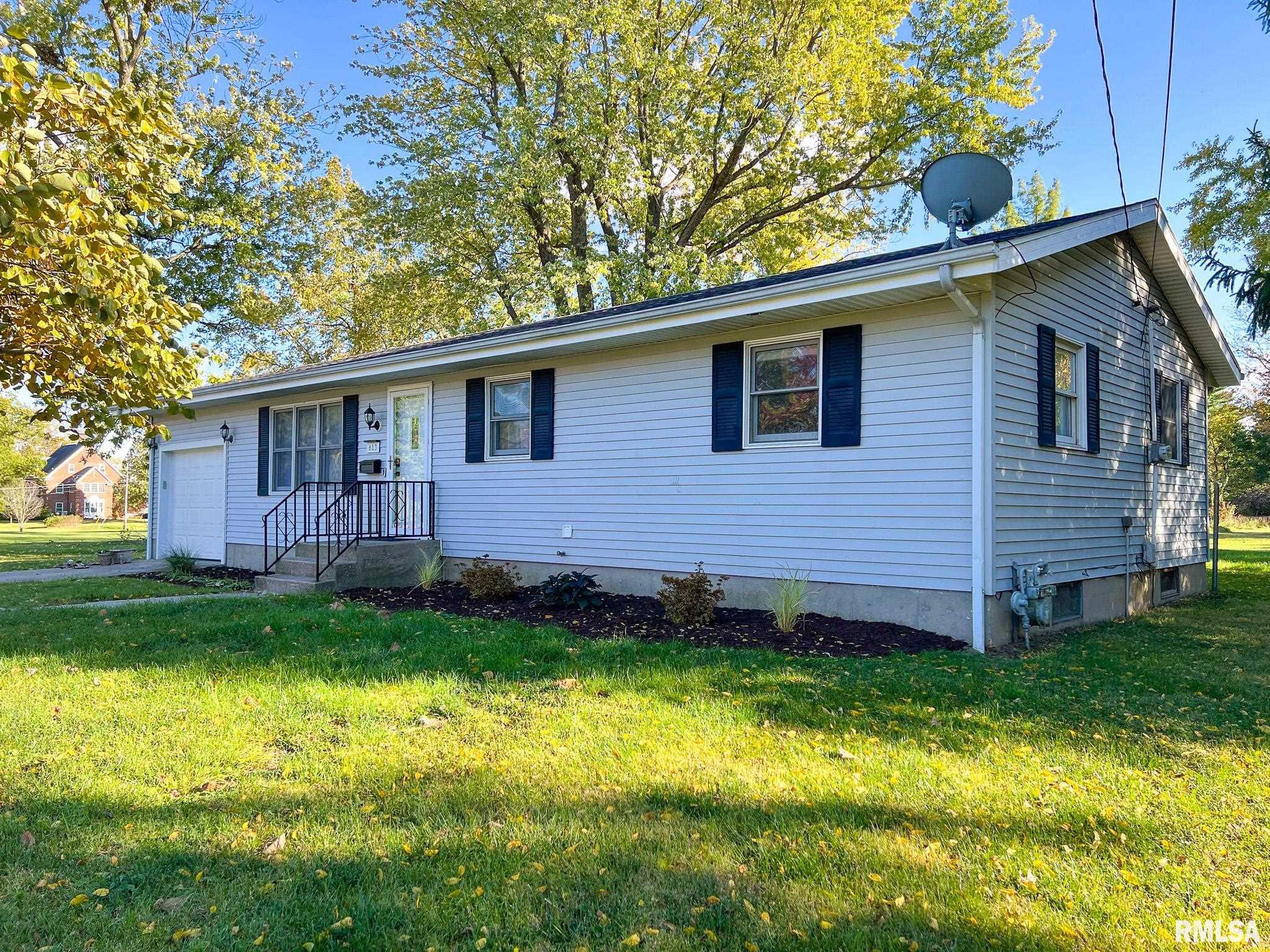 613 E NICHOLAS Street