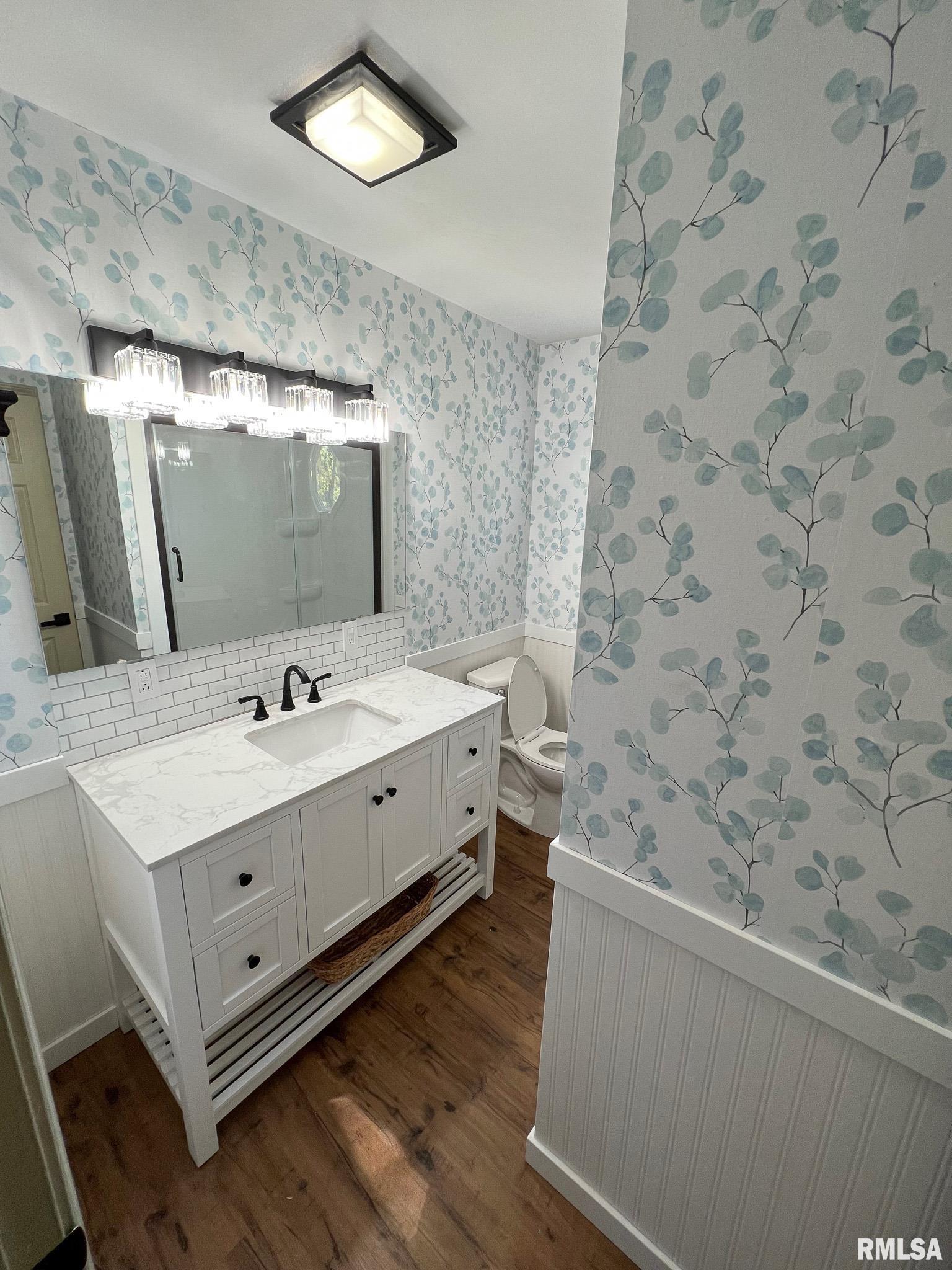 613 E NICHOLAS Street