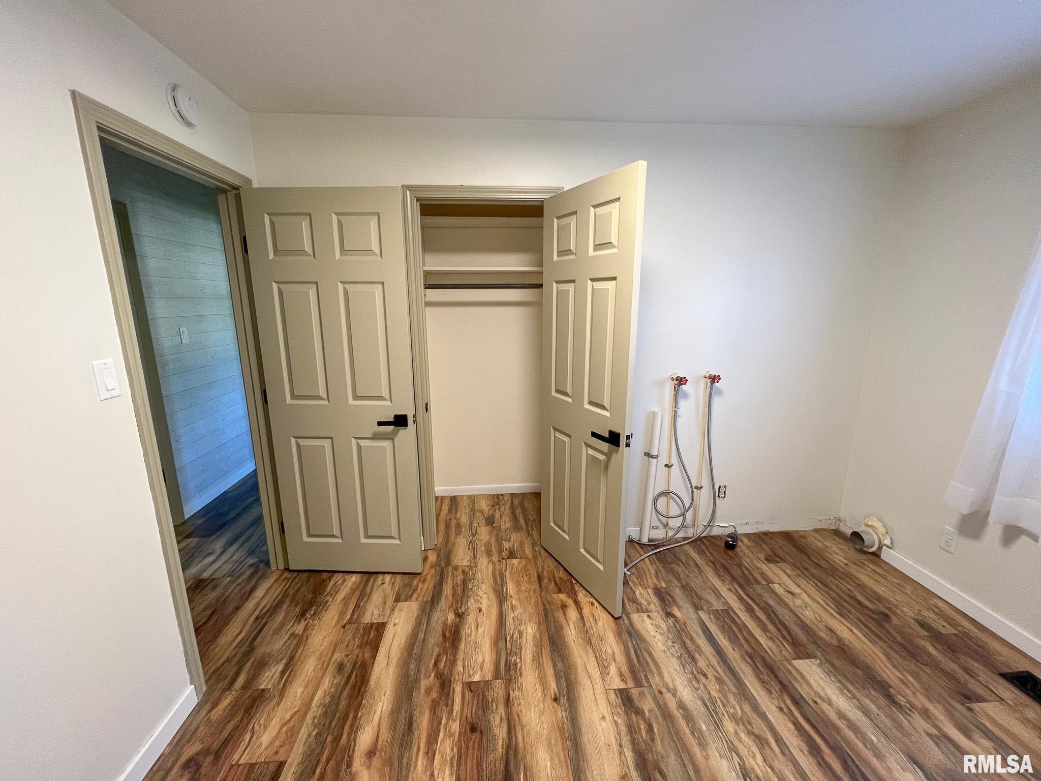 613 E NICHOLAS Street