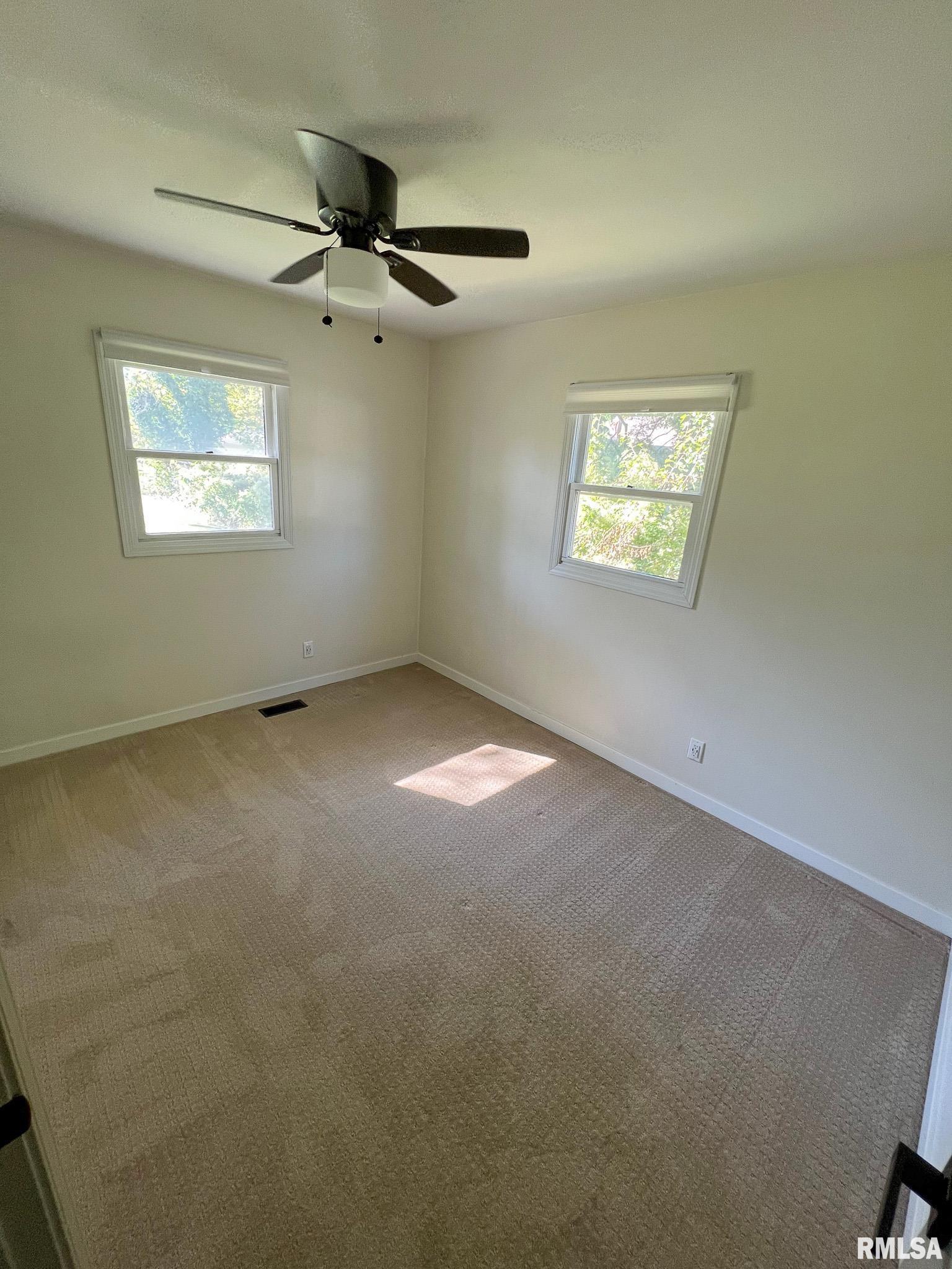 613 E NICHOLAS Street