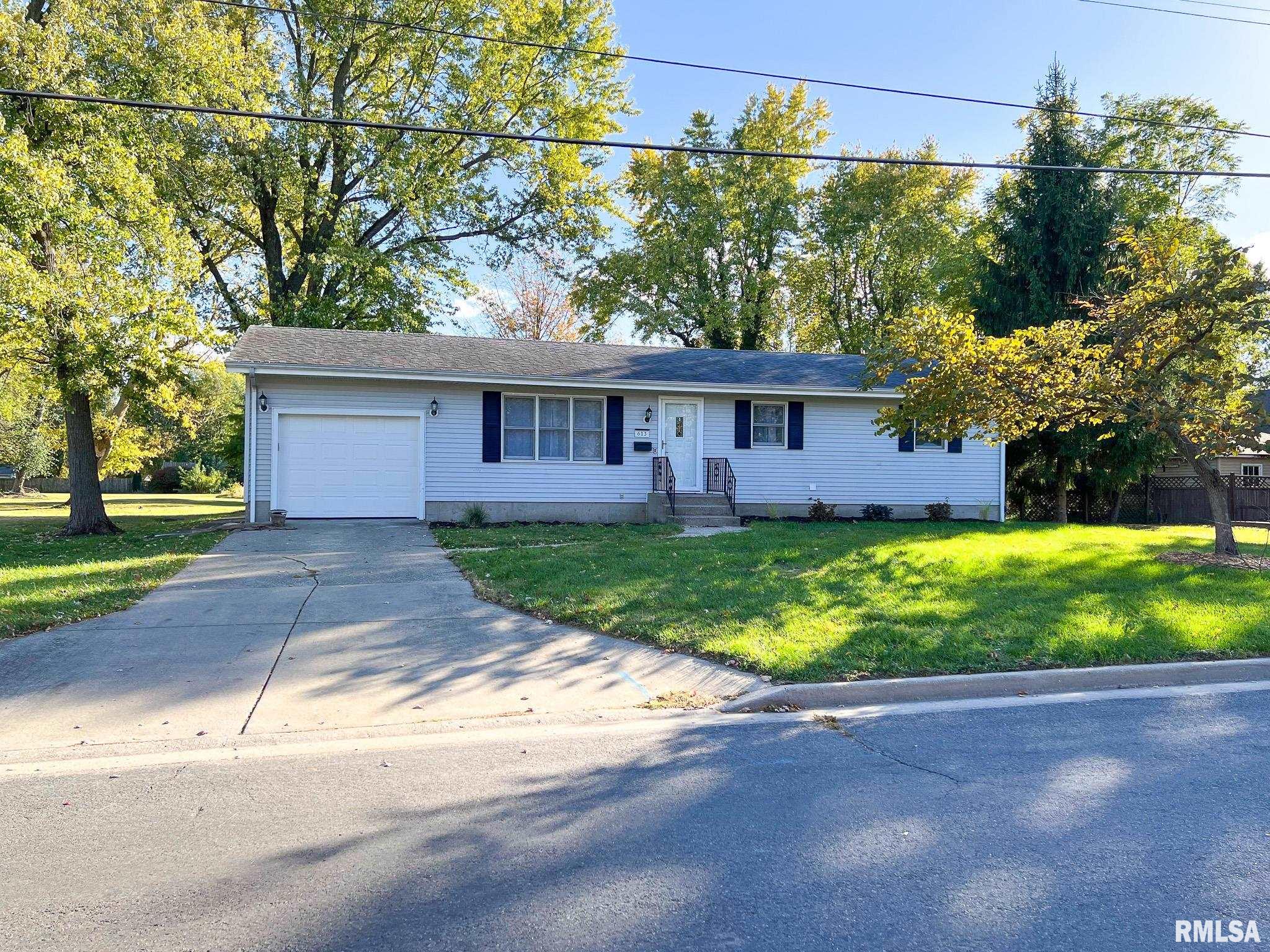 613 E NICHOLAS Street