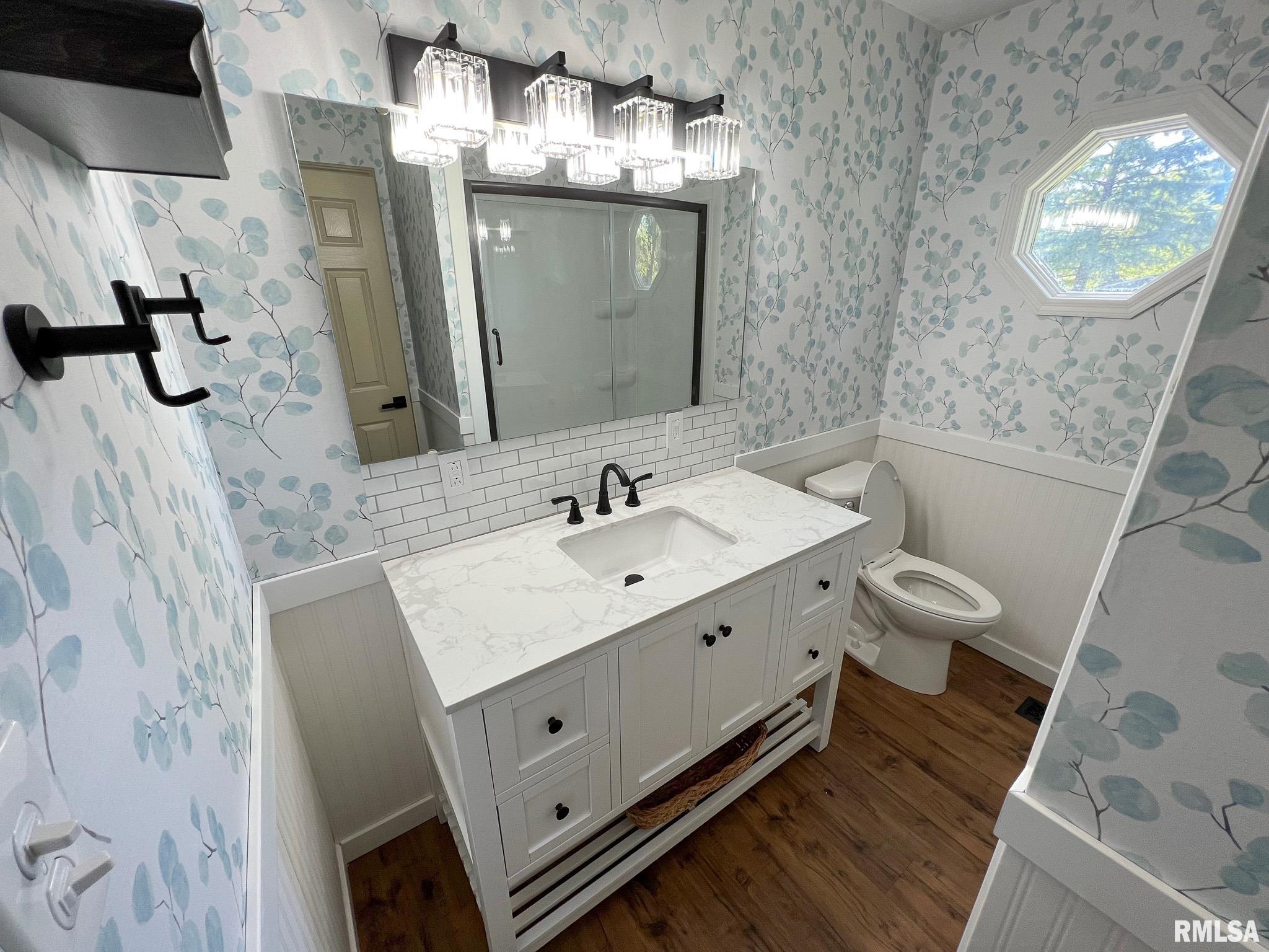 613 E NICHOLAS Street