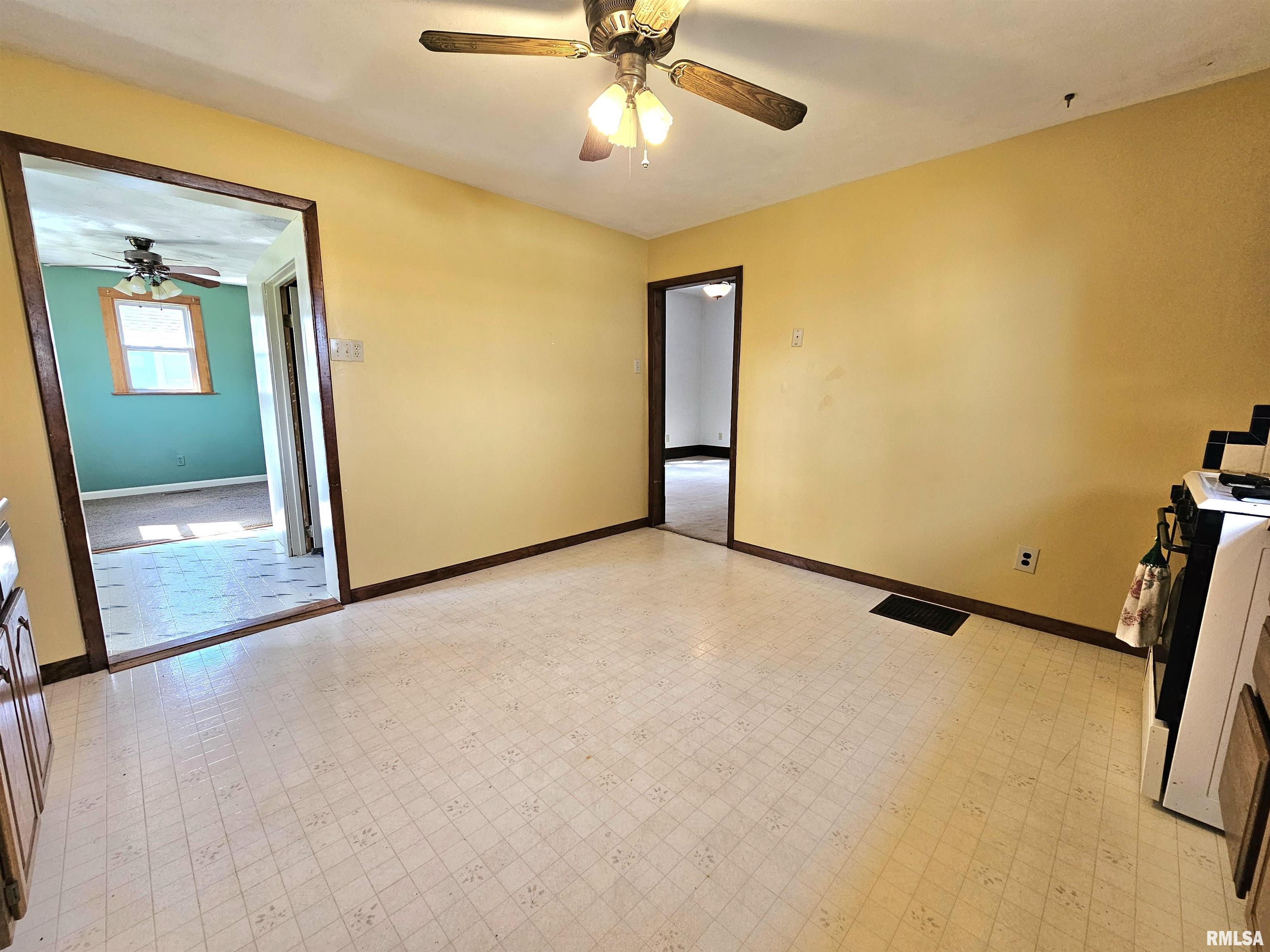 616 N SHERMAN Street