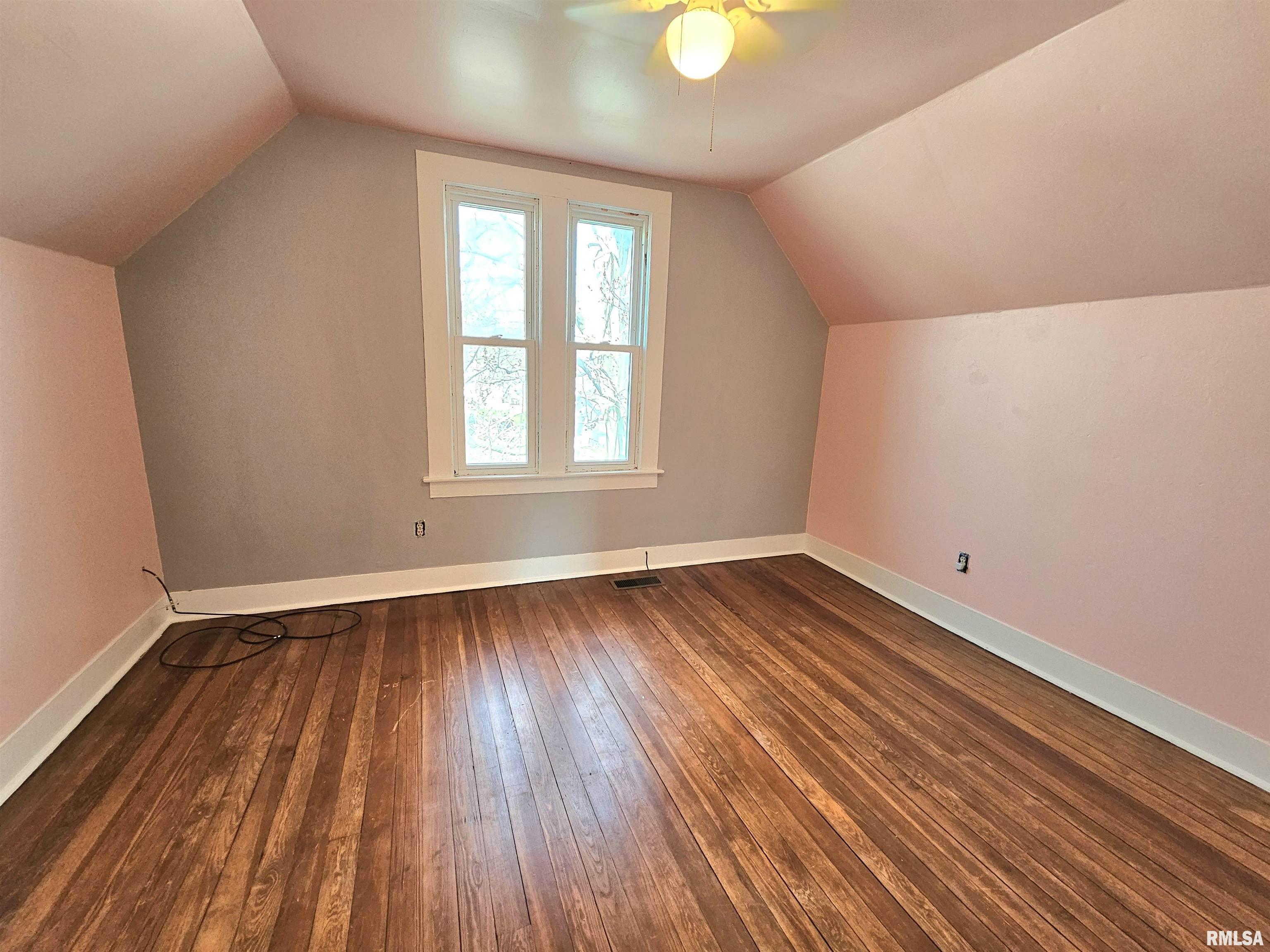 616 N SHERMAN Street