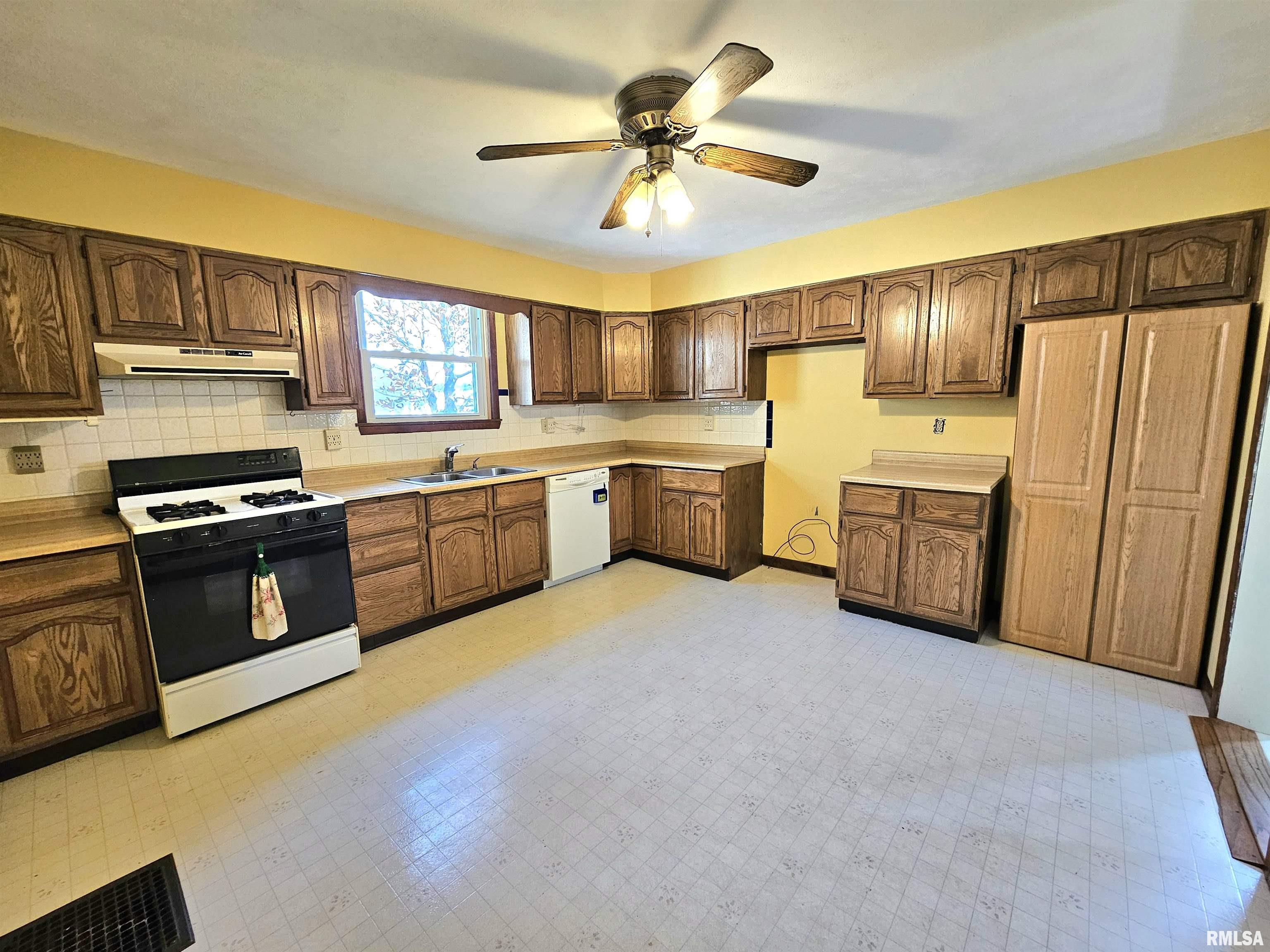 616 N SHERMAN Street