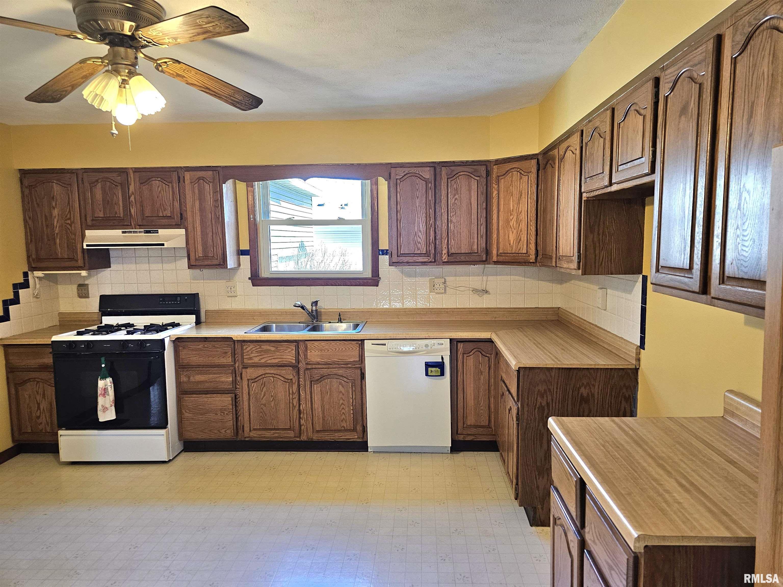 616 N SHERMAN Street