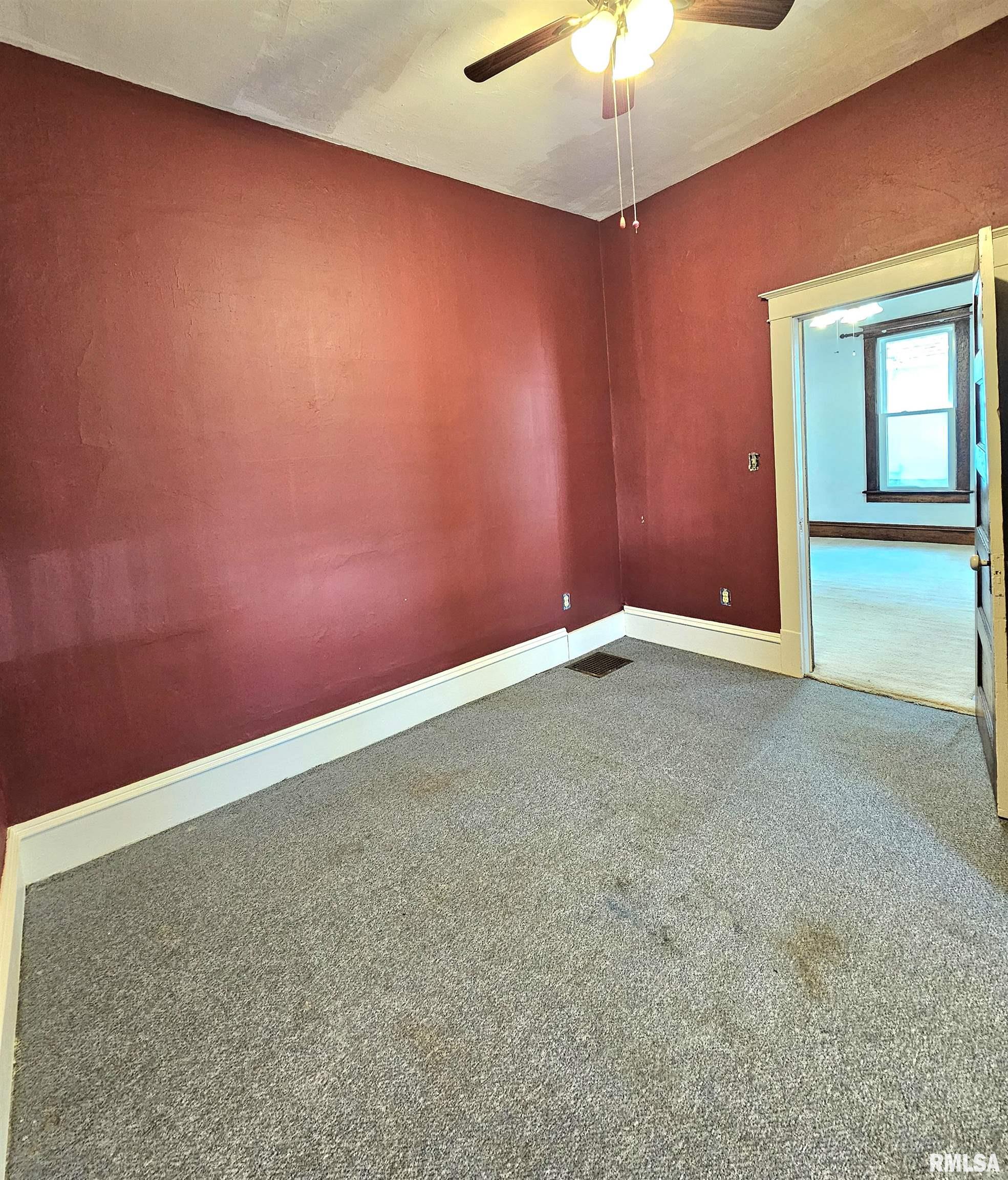 616 N SHERMAN Street