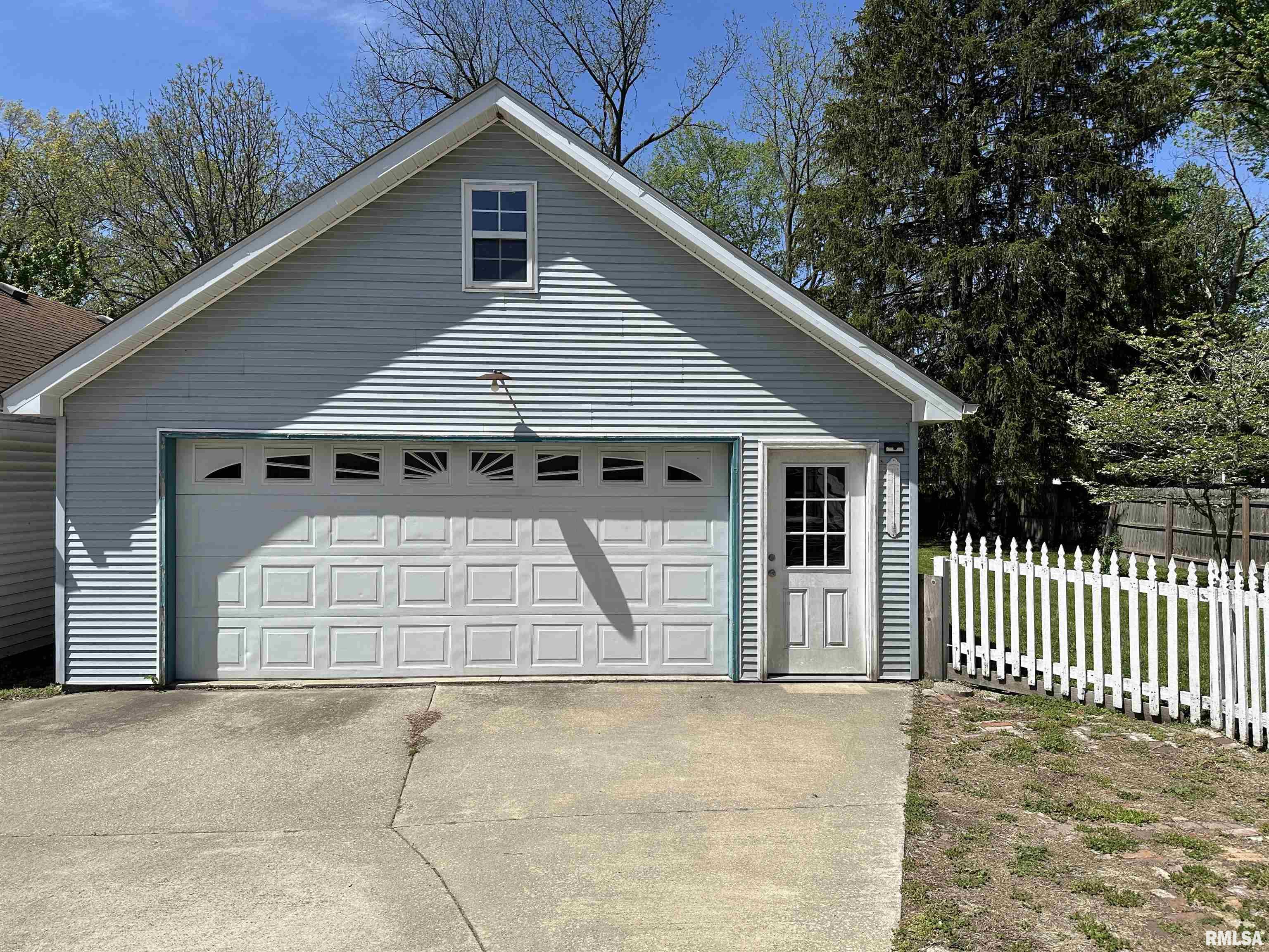 326 N HIGH Street