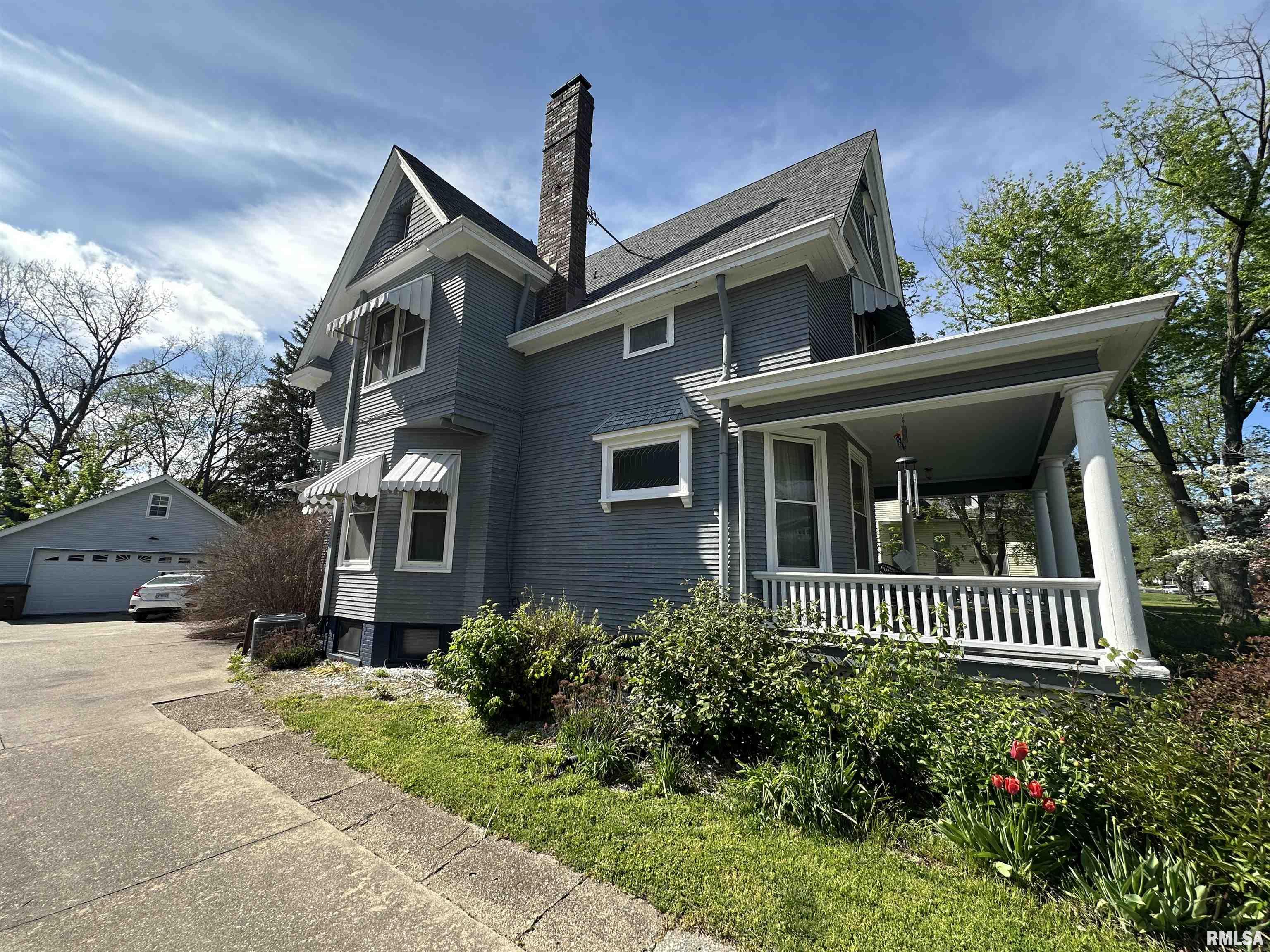326 N HIGH Street