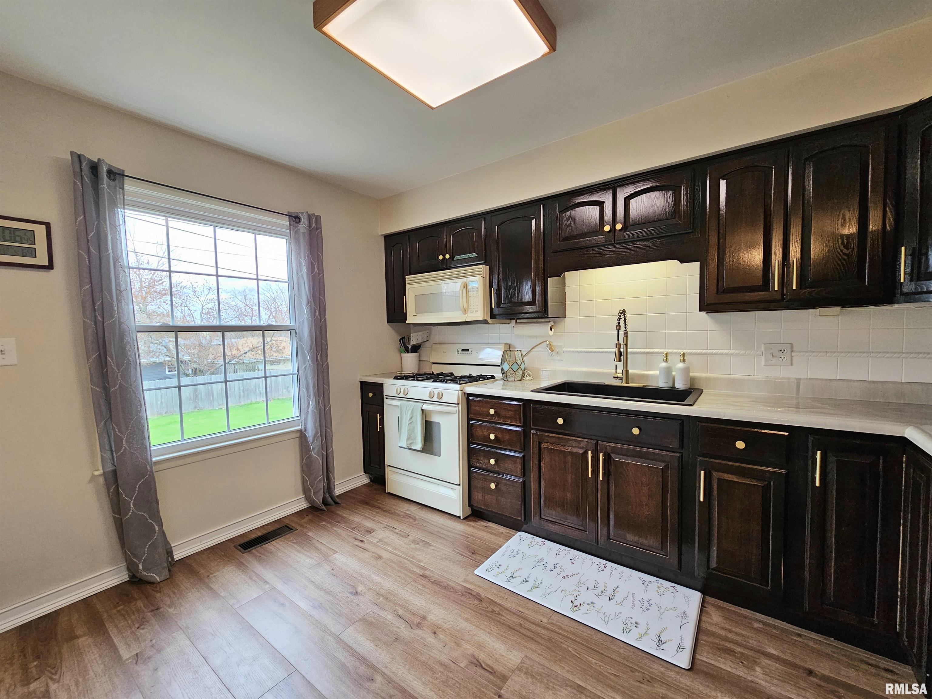 5602 N ARROW Drive
