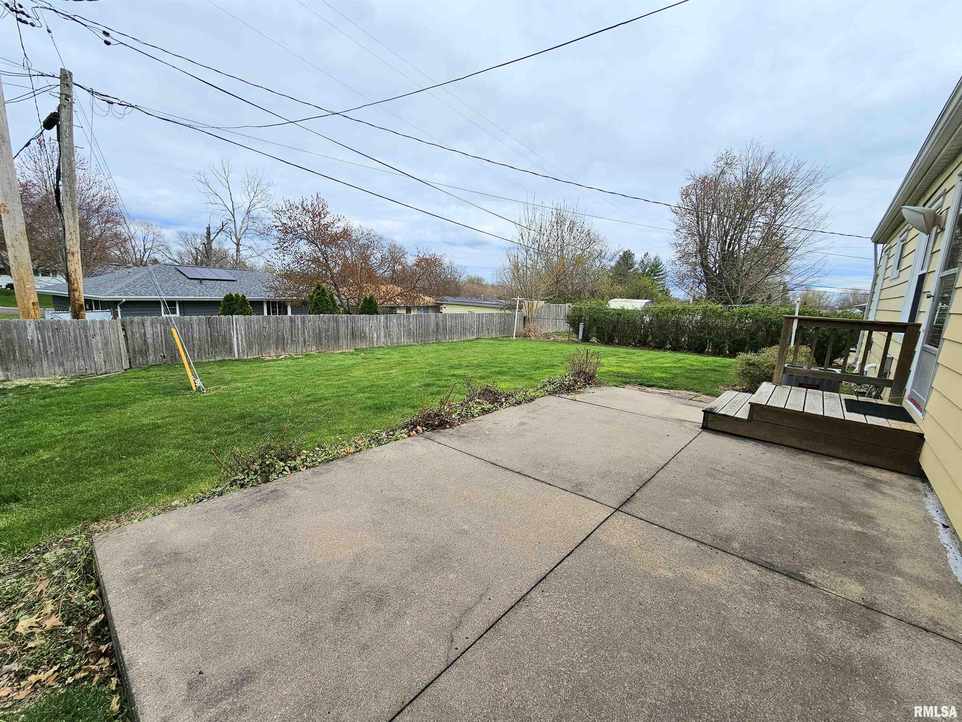 5602 N ARROW Drive