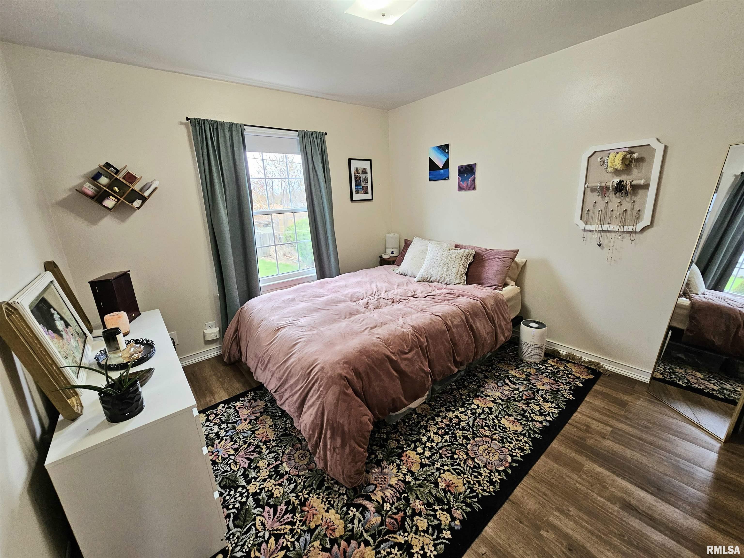 5602 N ARROW Drive