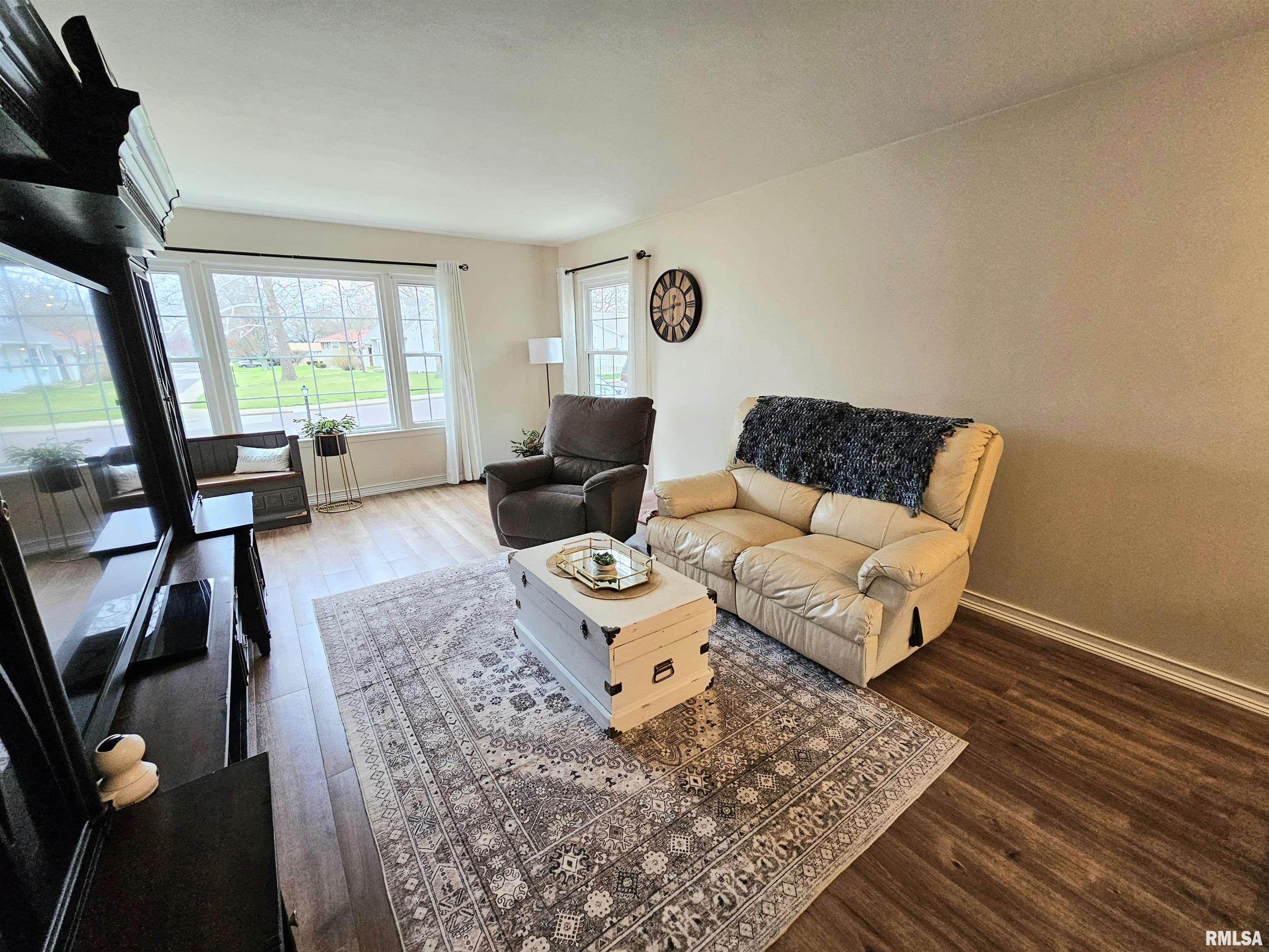 5602 N ARROW Drive