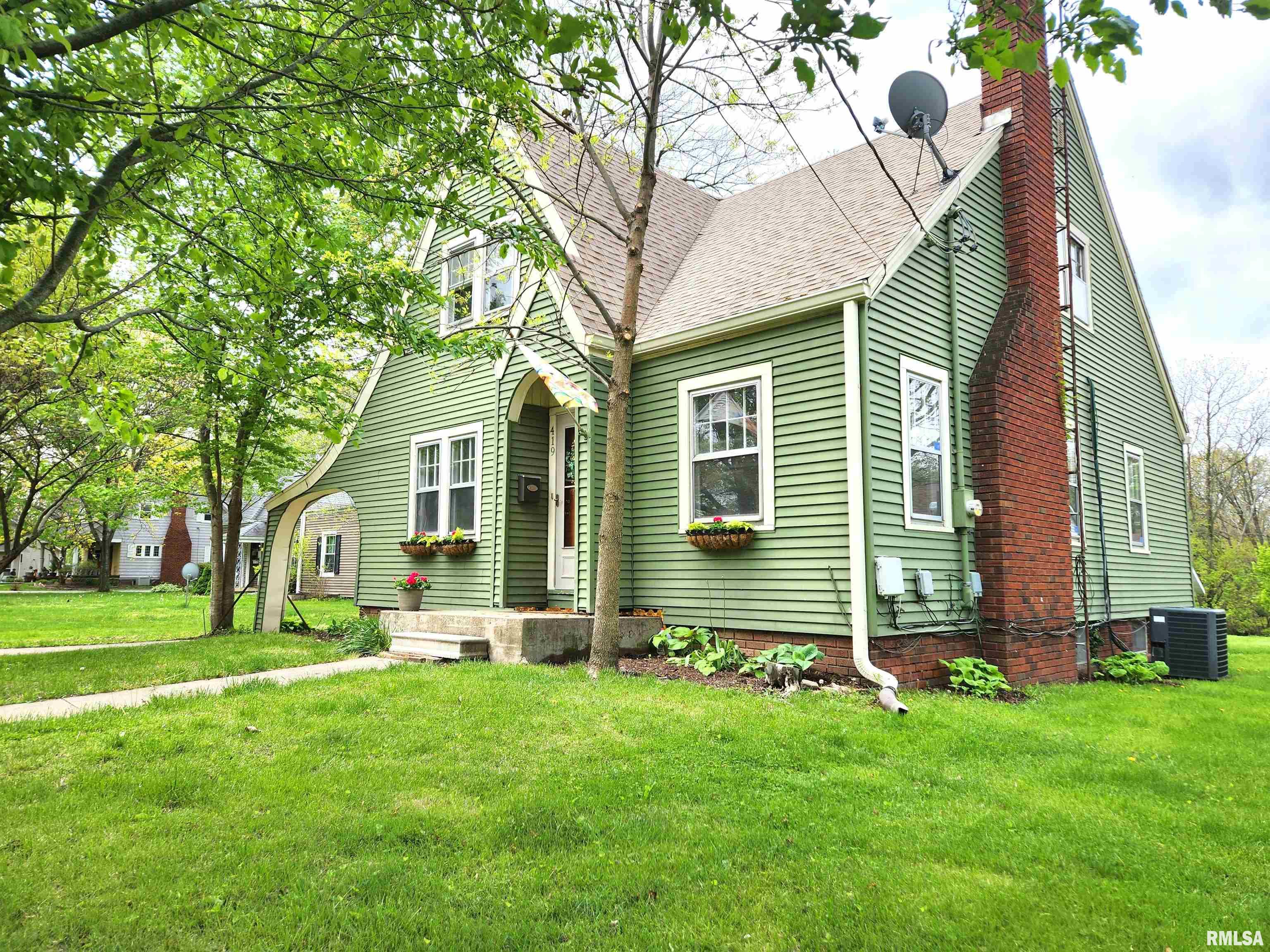 419 N 10TH Street